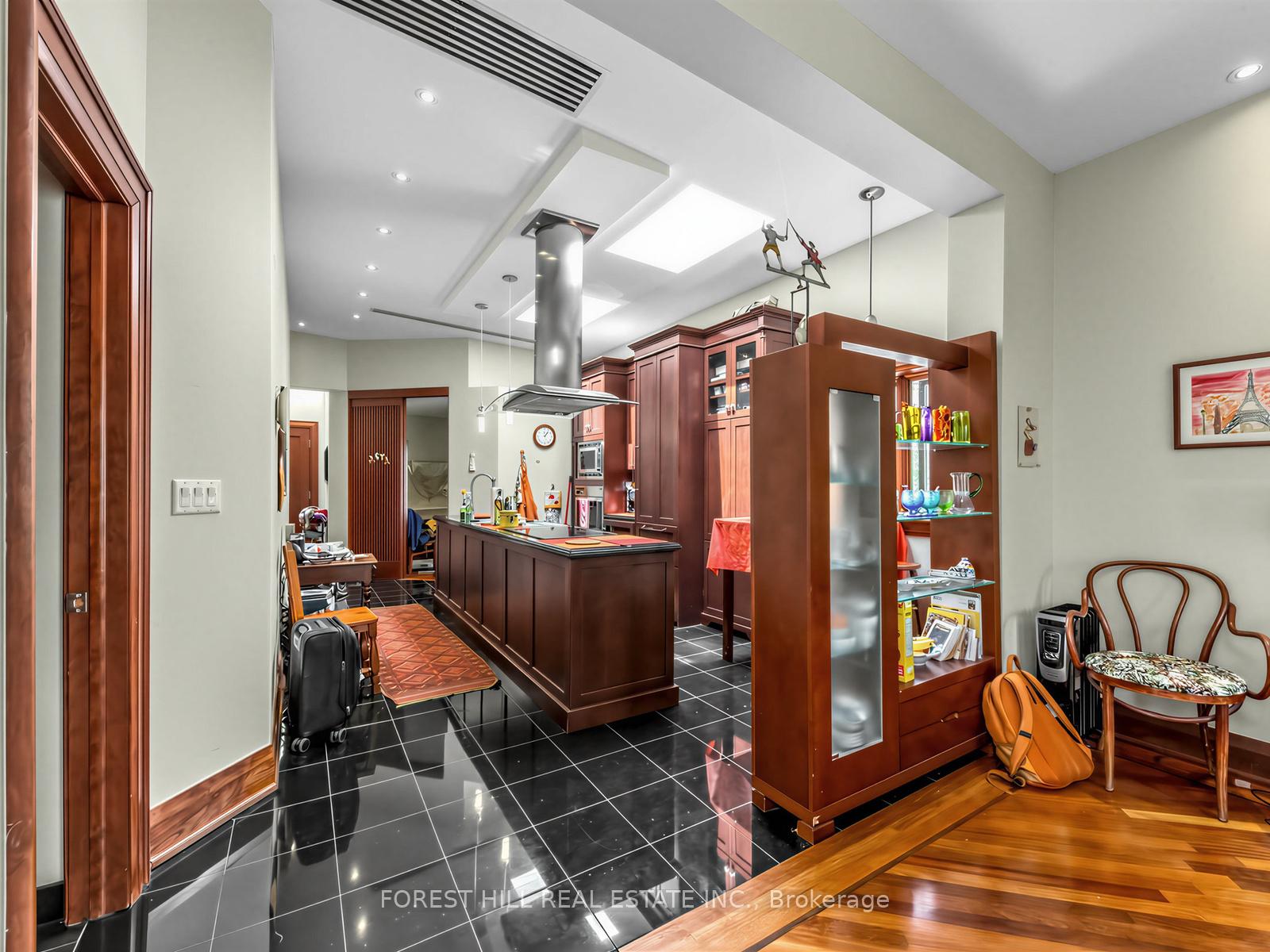 40 Hazelton Avenue PH10
