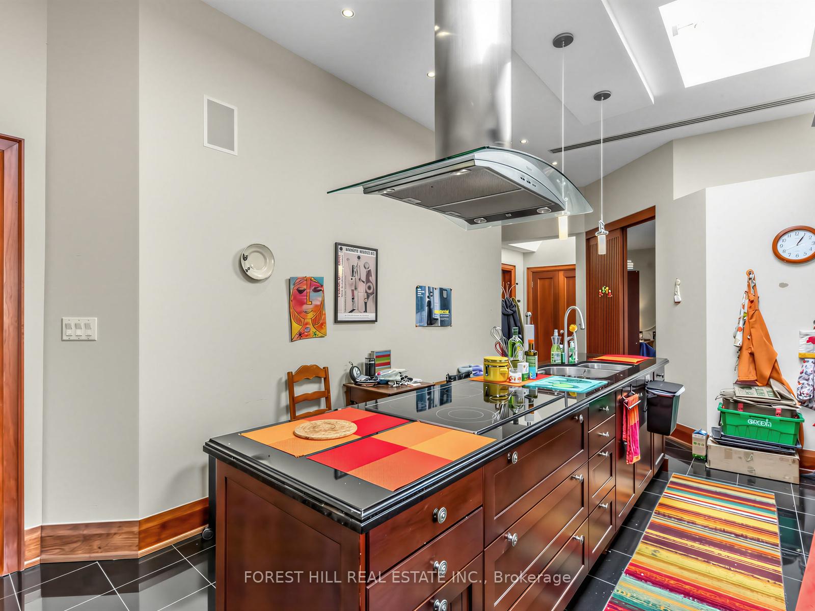 40 Hazelton Avenue PH10