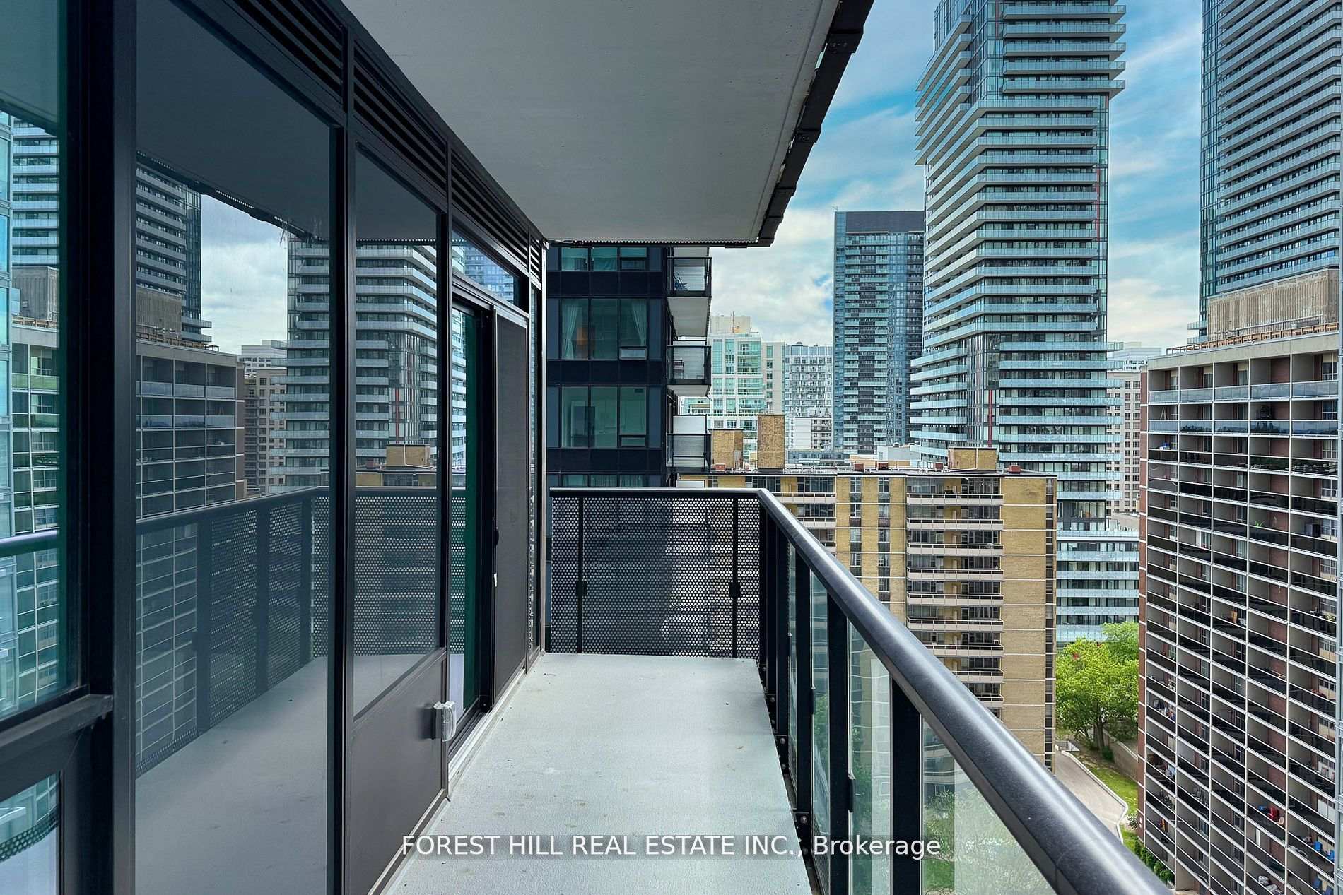 117 Broadway Avenue 1302, Toronto Unit: 1302