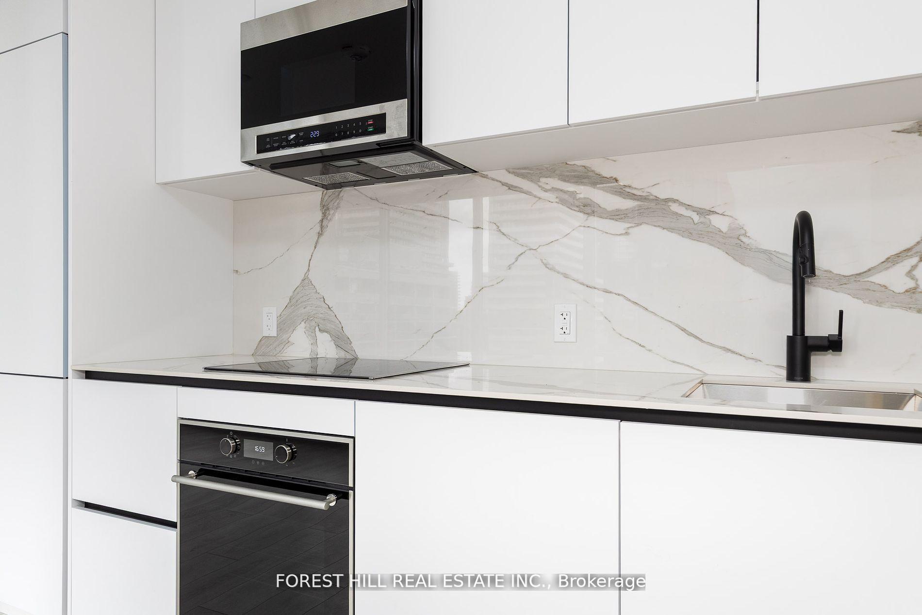 117 Broadway Avenue 1302, Toronto Unit: 1302