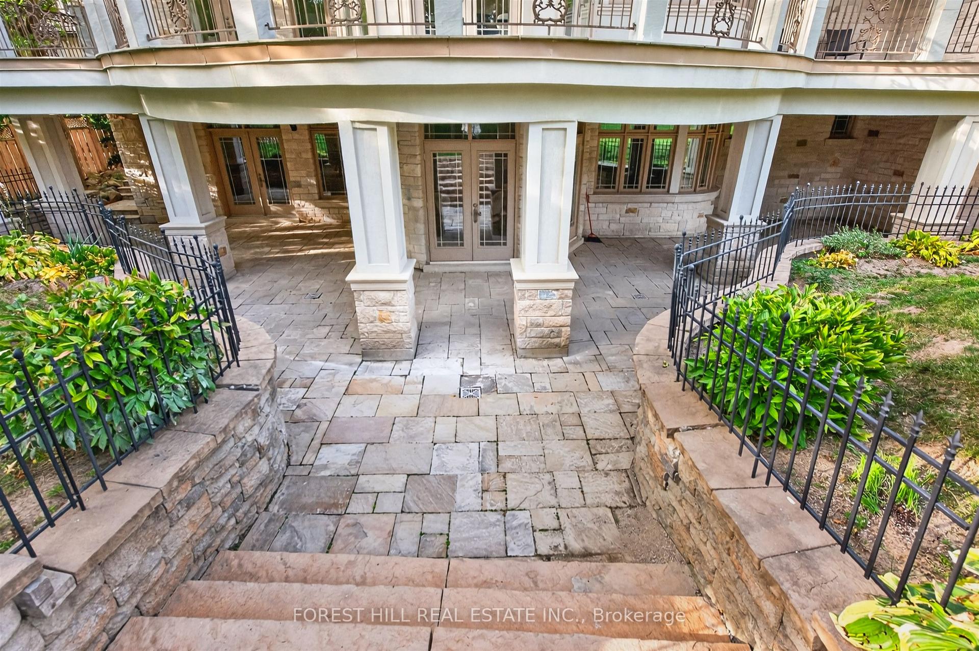 4 Fifeshire Road, Toronto