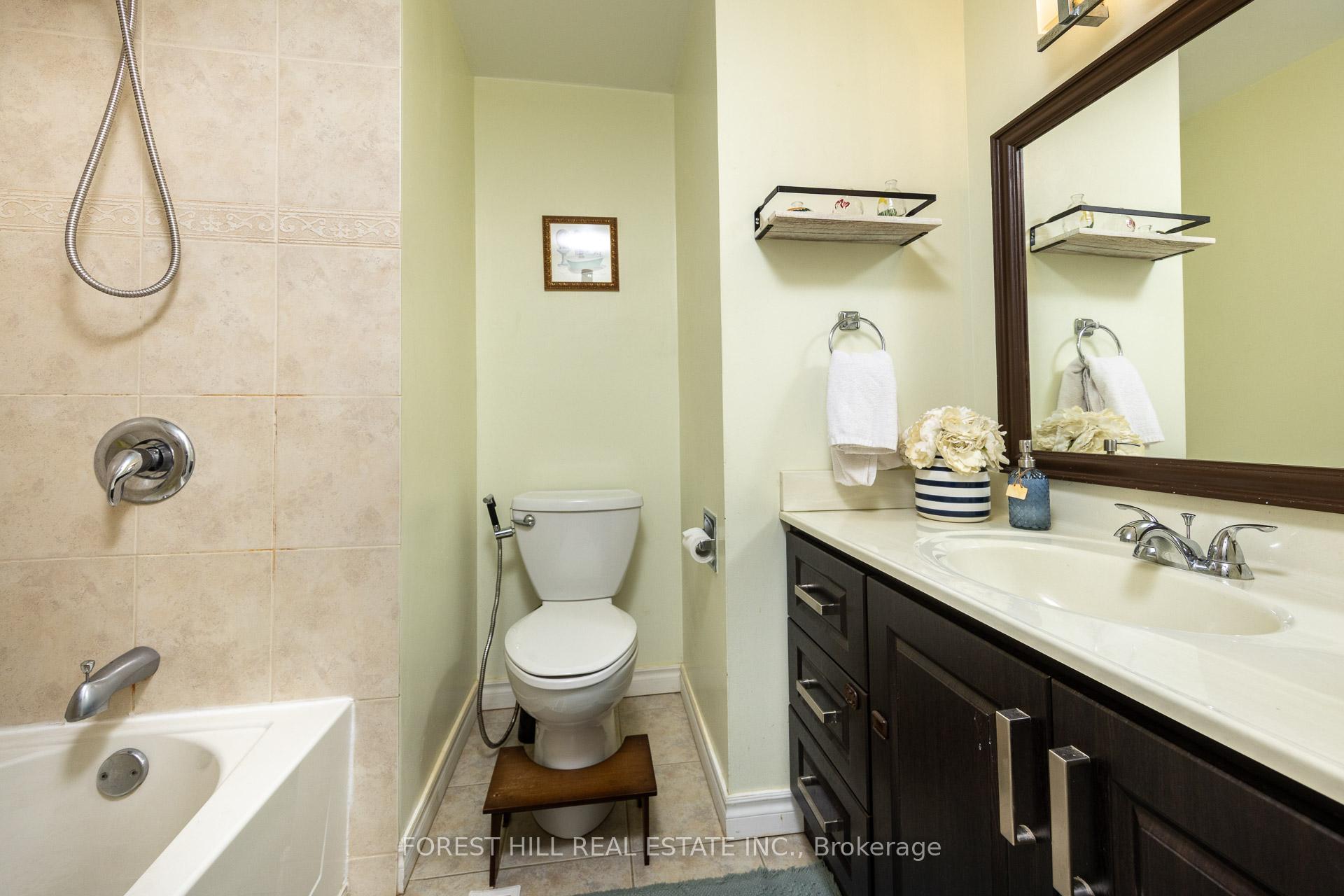 1 Davisbrook Boulevard 12