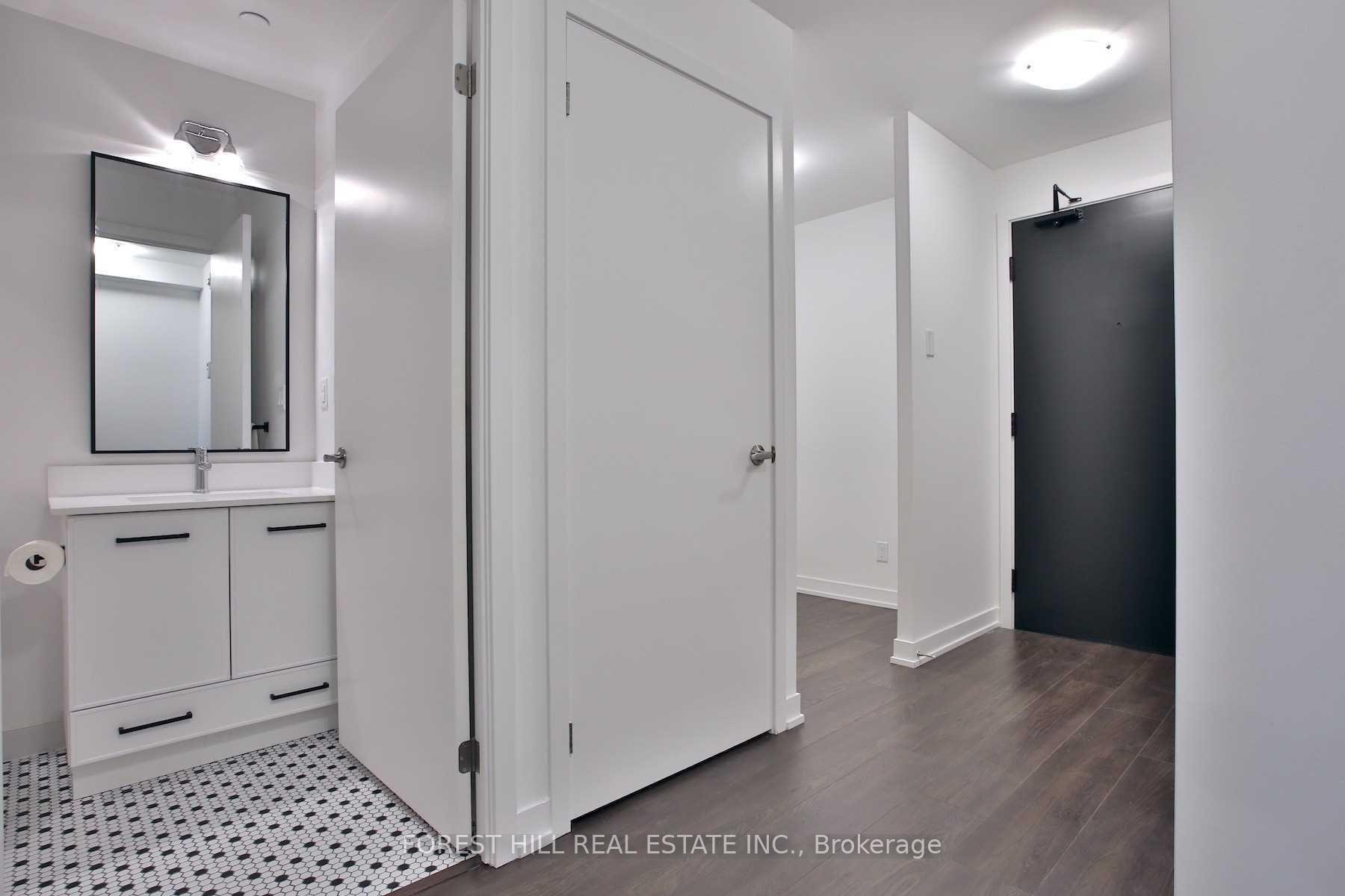 899 Queen Street E 402