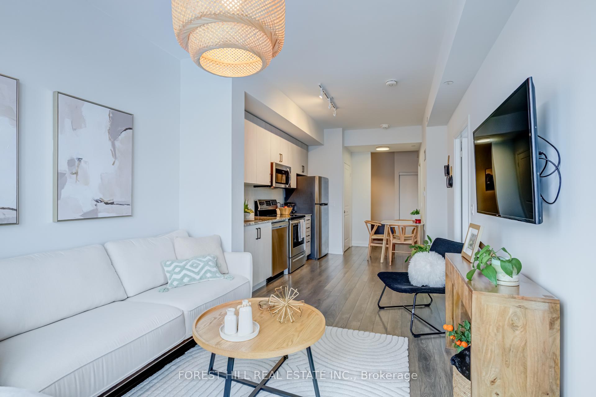 10 Meadowglen Place 304