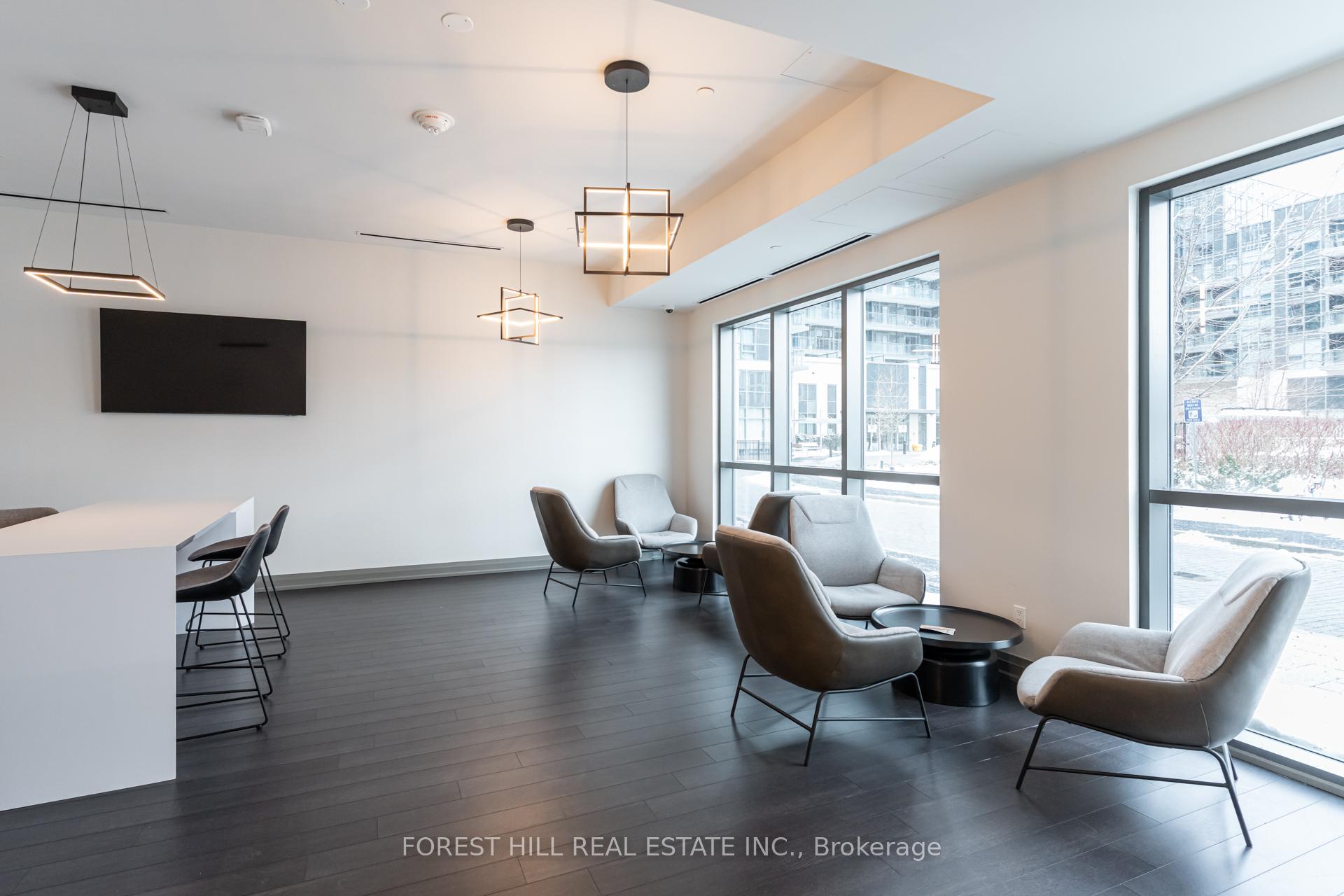 10 Meadowglen Place 304