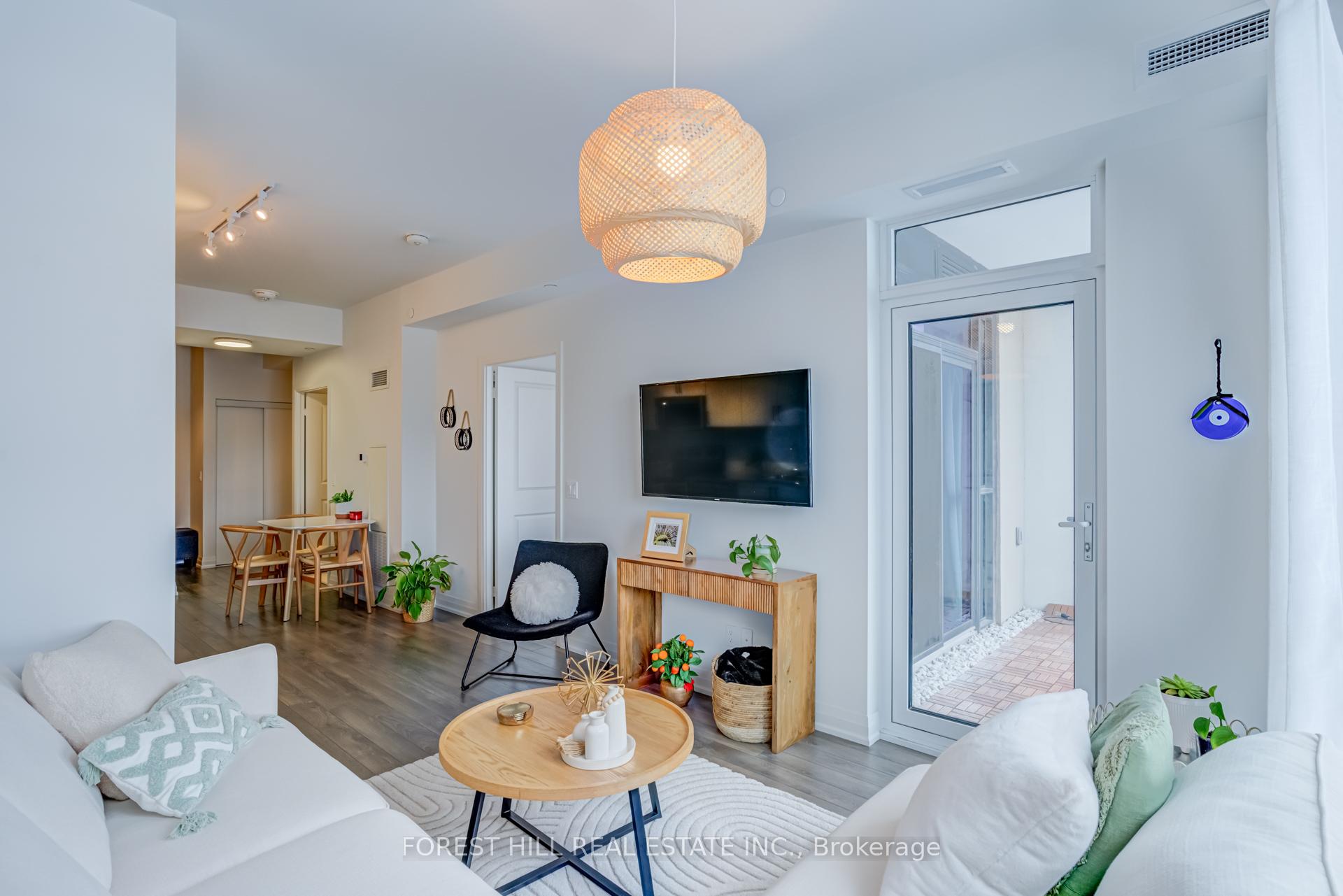 10 Meadowglen Place 304