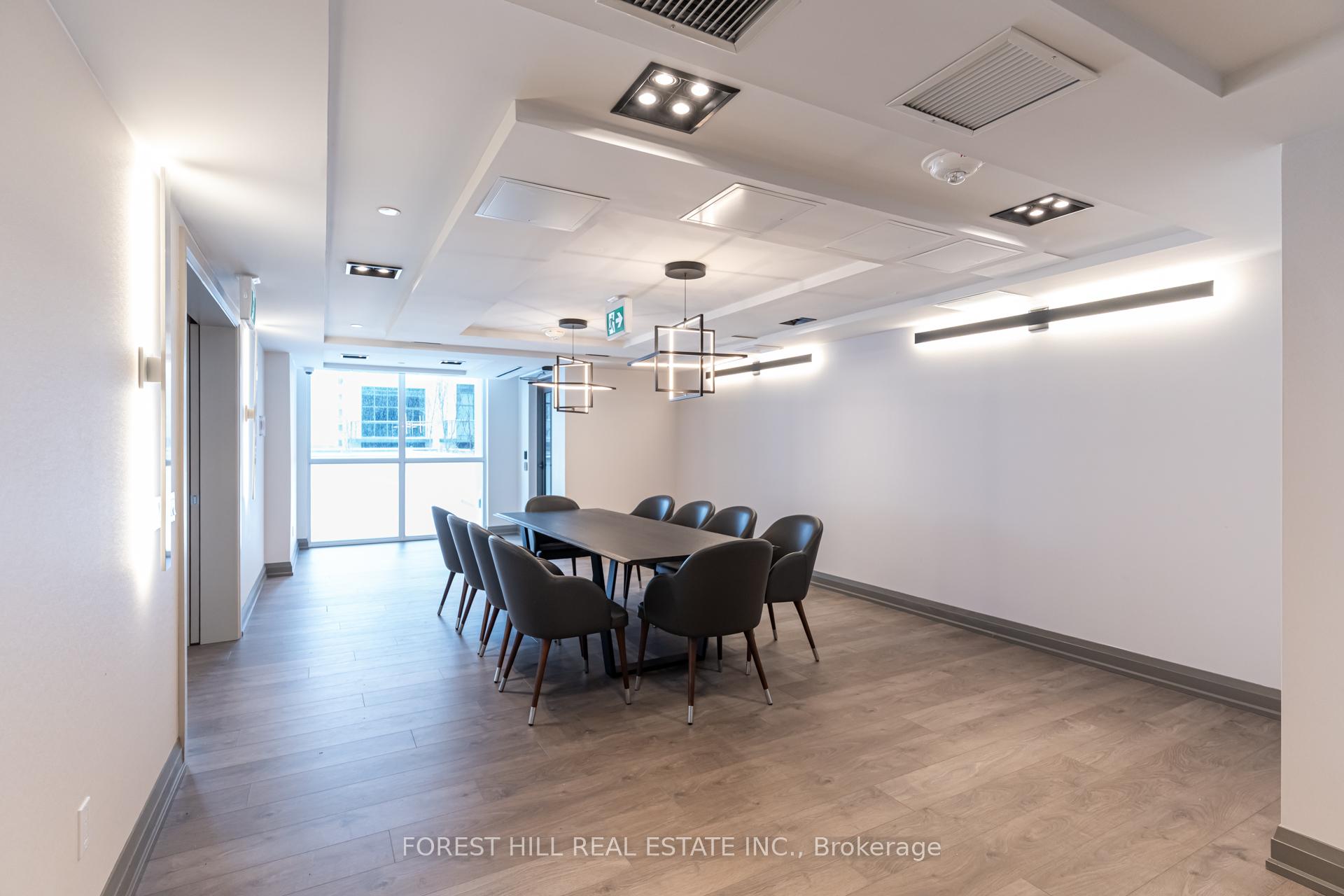 10 Meadowglen Place 304