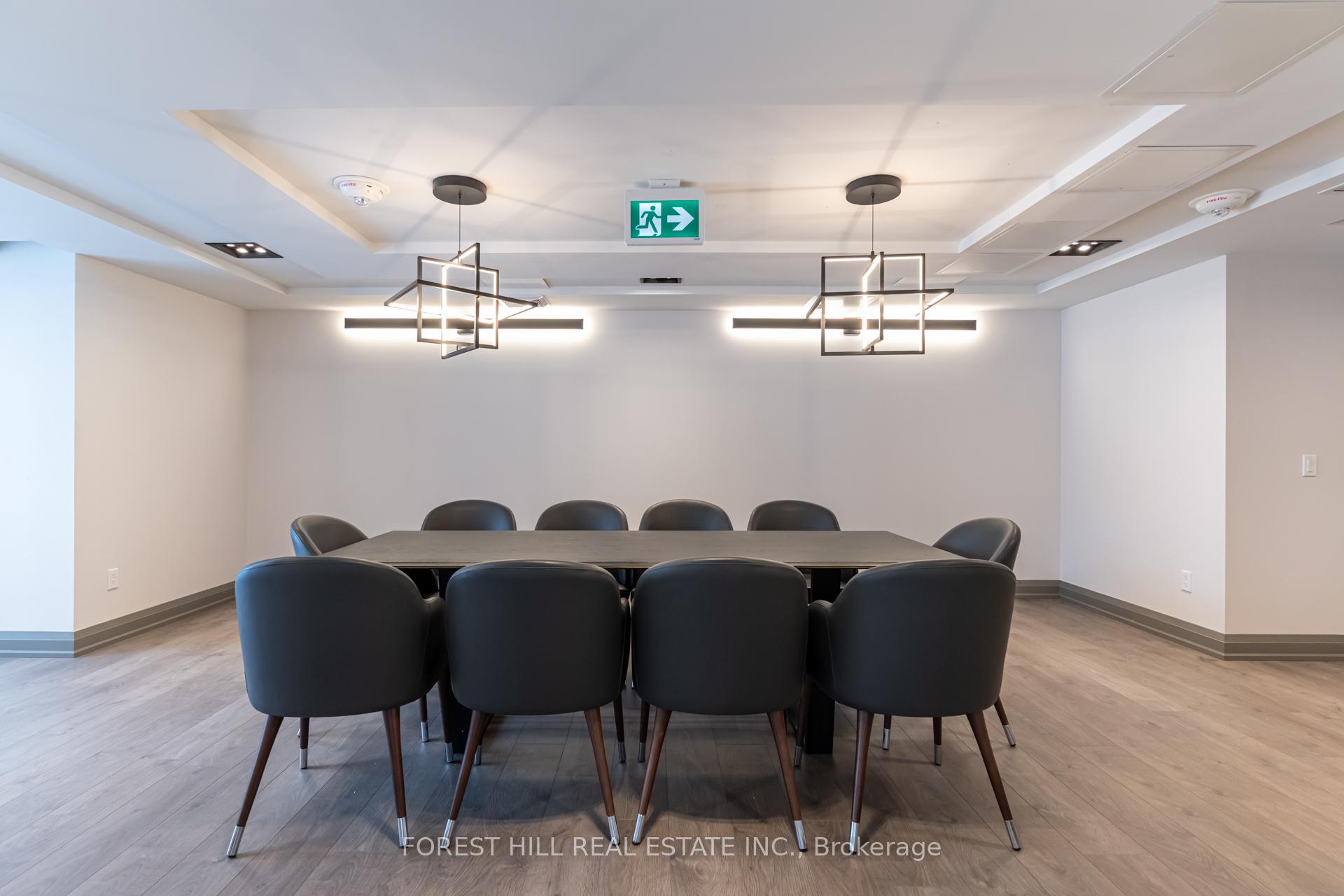 10 Meadowglen Place 304