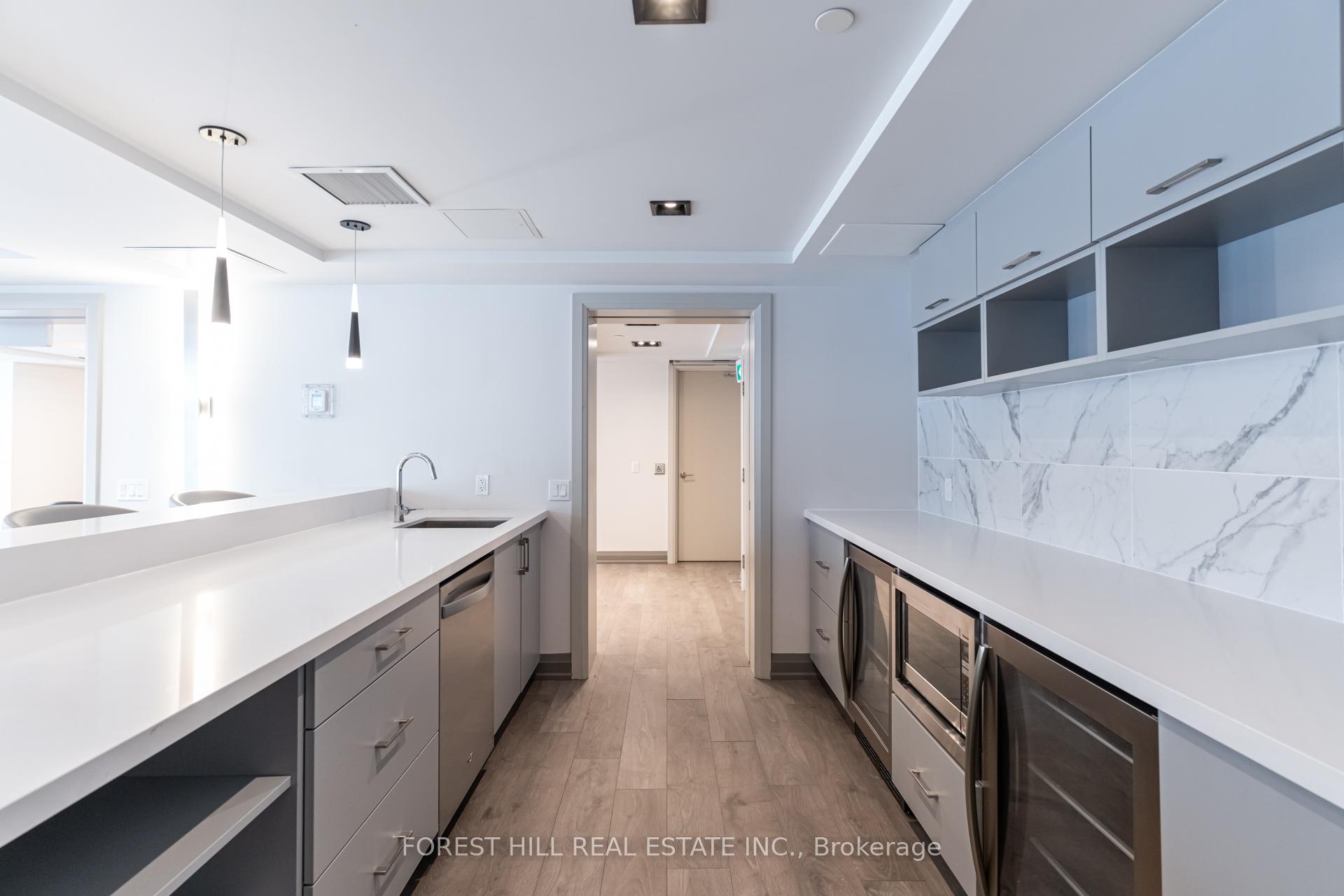 10 Meadowglen Place 304