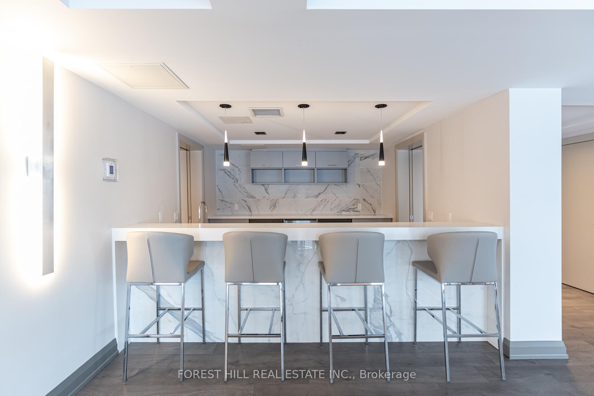 10 Meadowglen Place 304