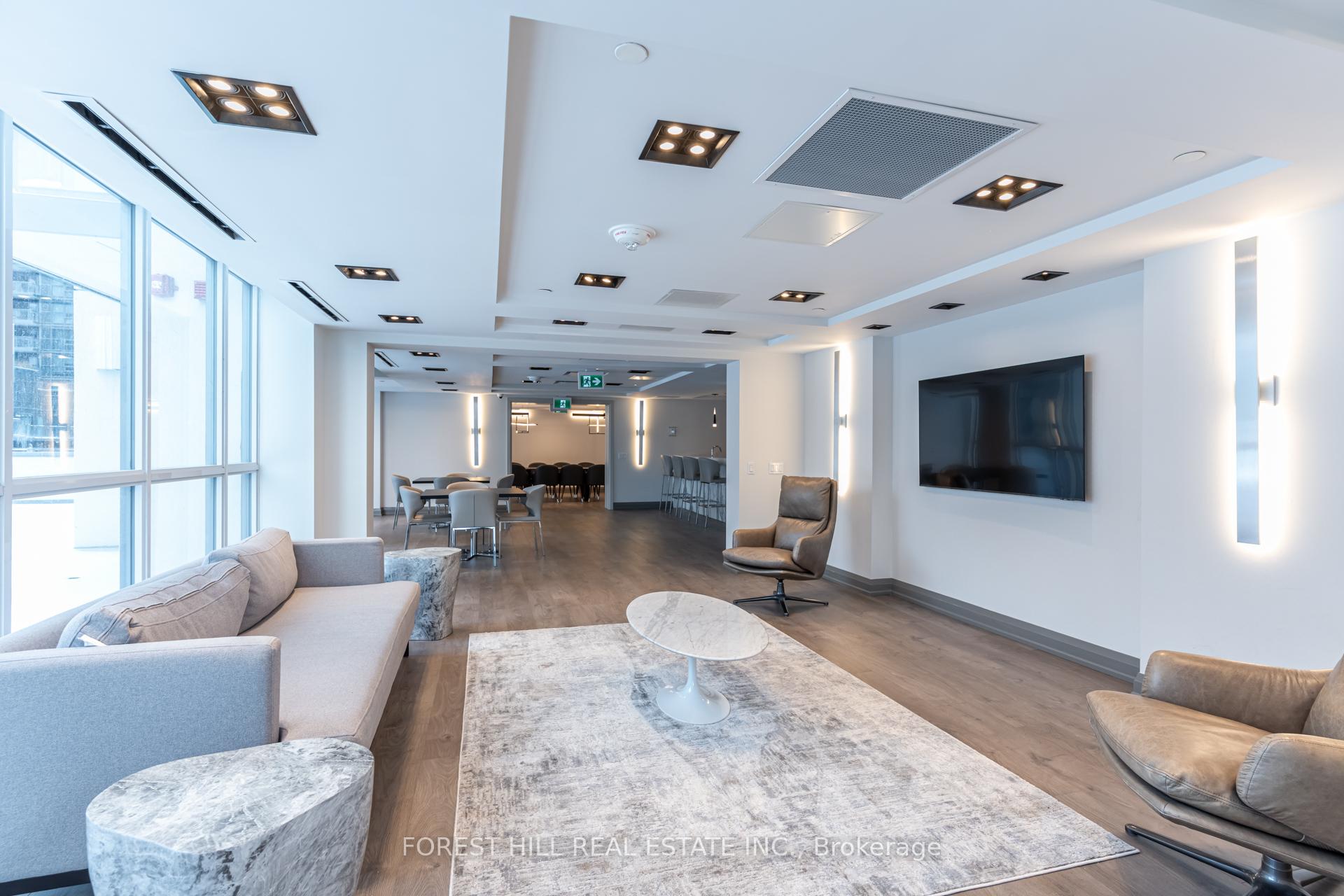 10 Meadowglen Place 304