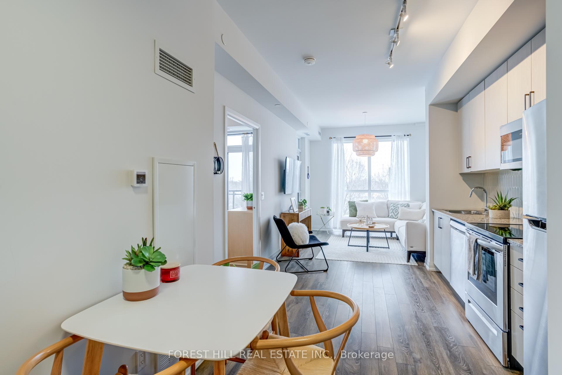 10 Meadowglen Place 304