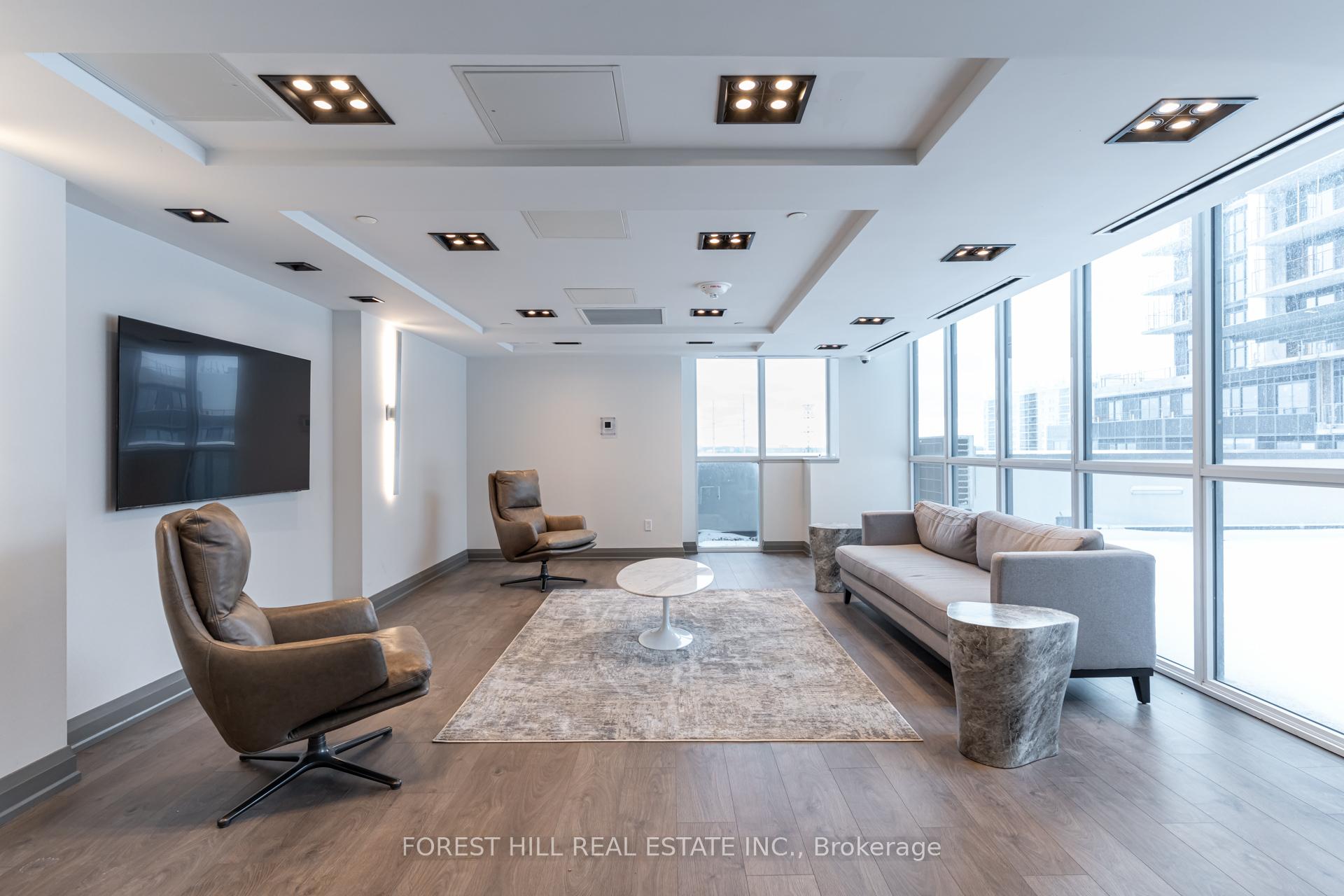 10 Meadowglen Place 304