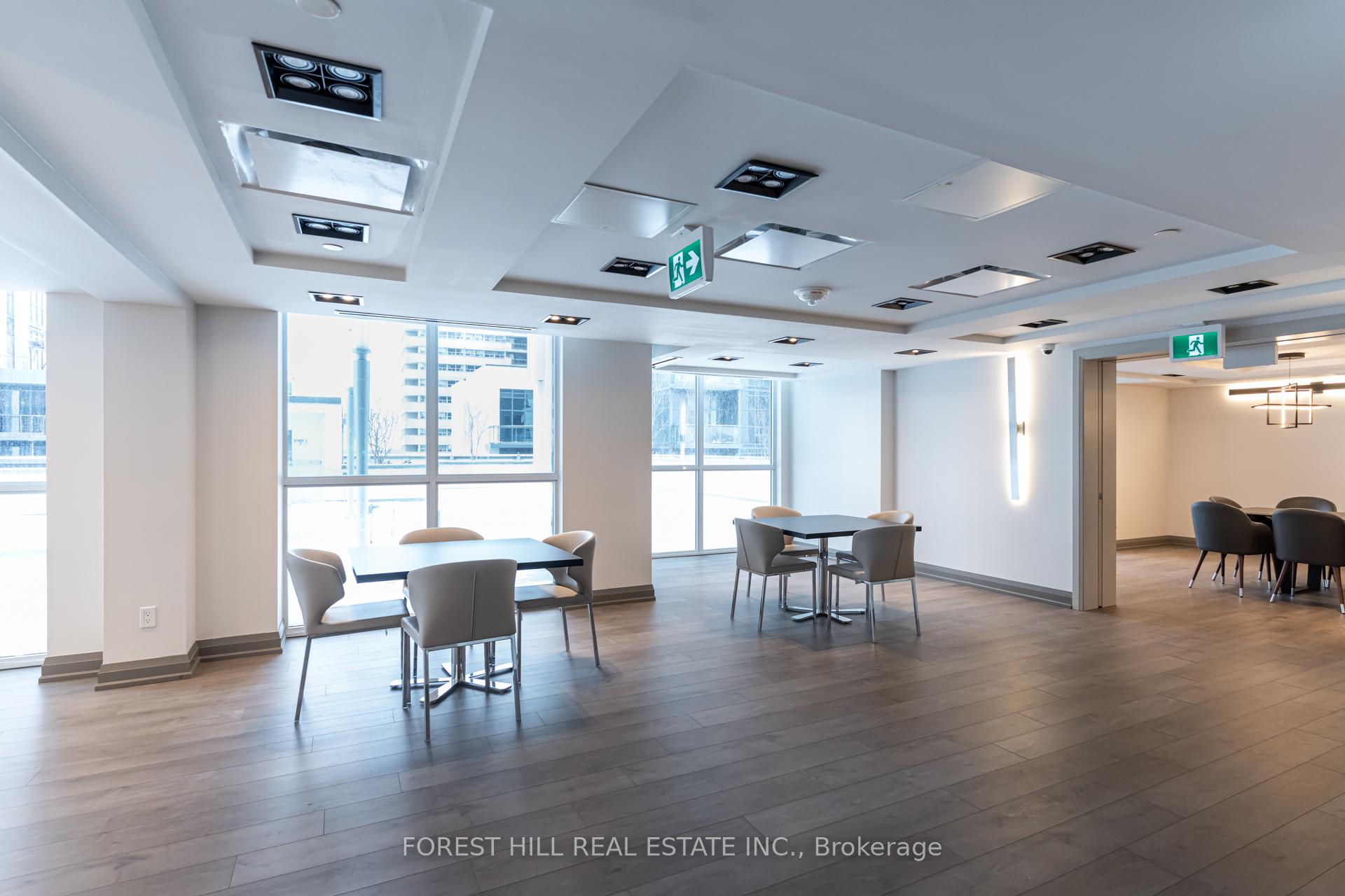 10 Meadowglen Place 304