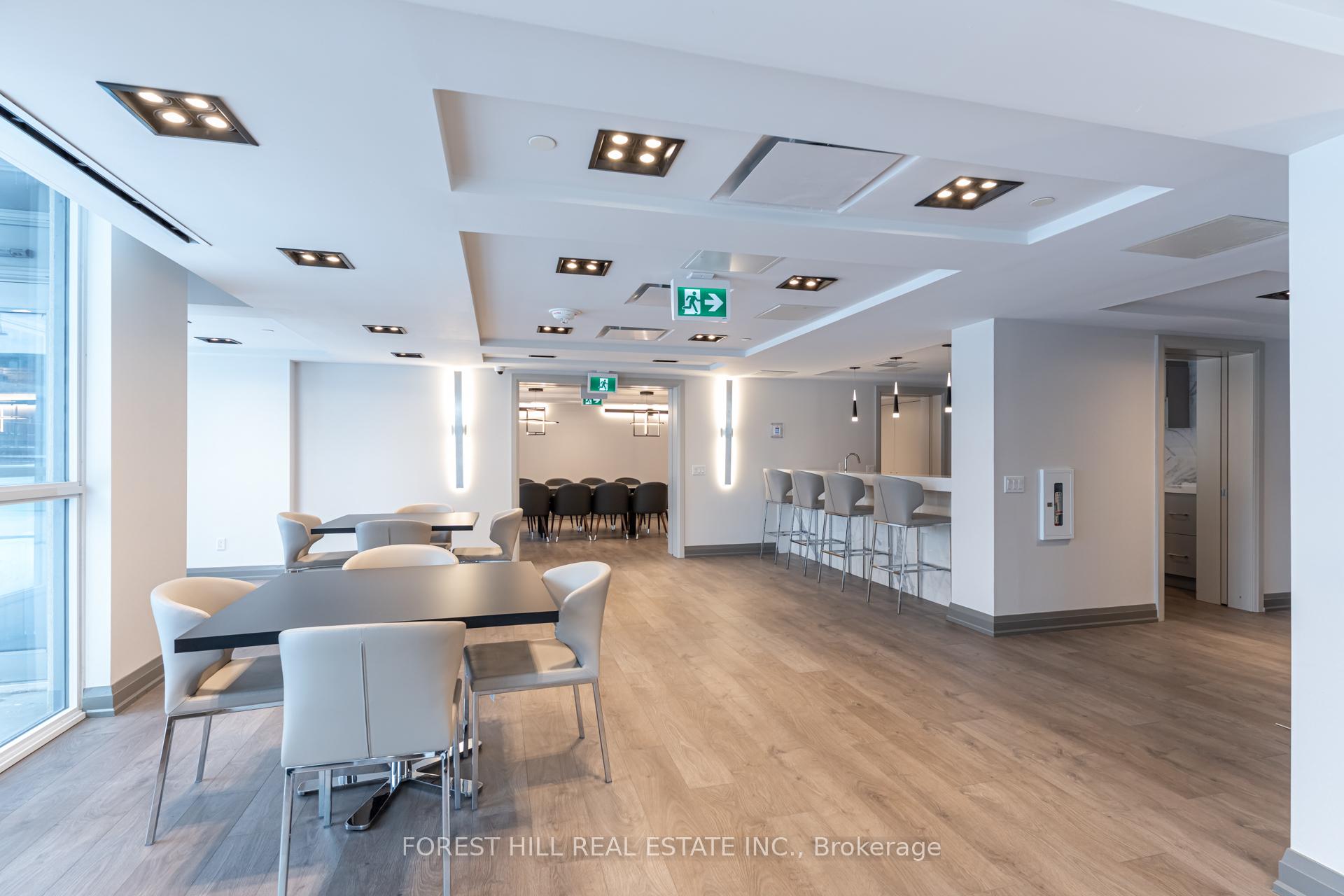 10 Meadowglen Place 304