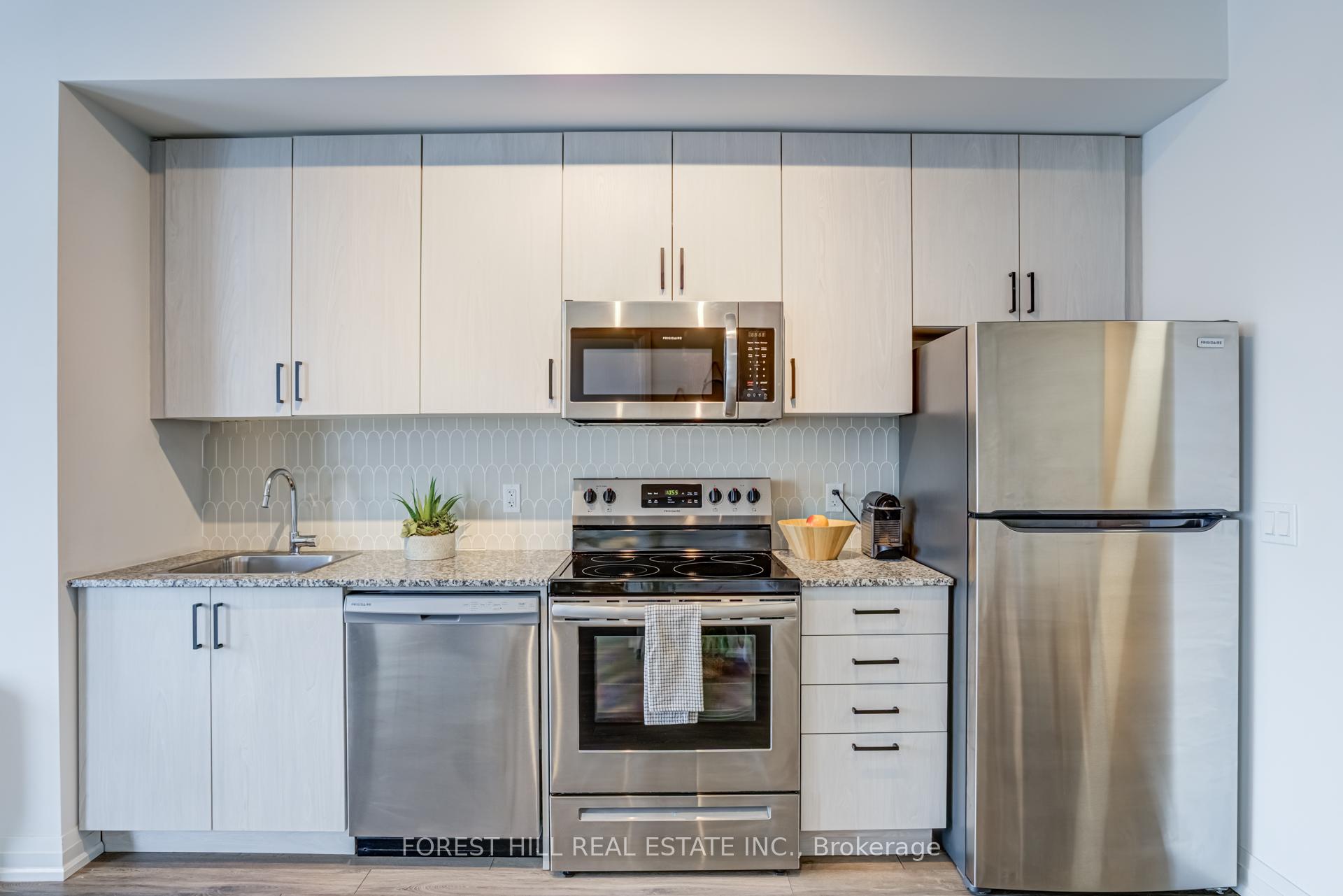 10 Meadowglen Place 304