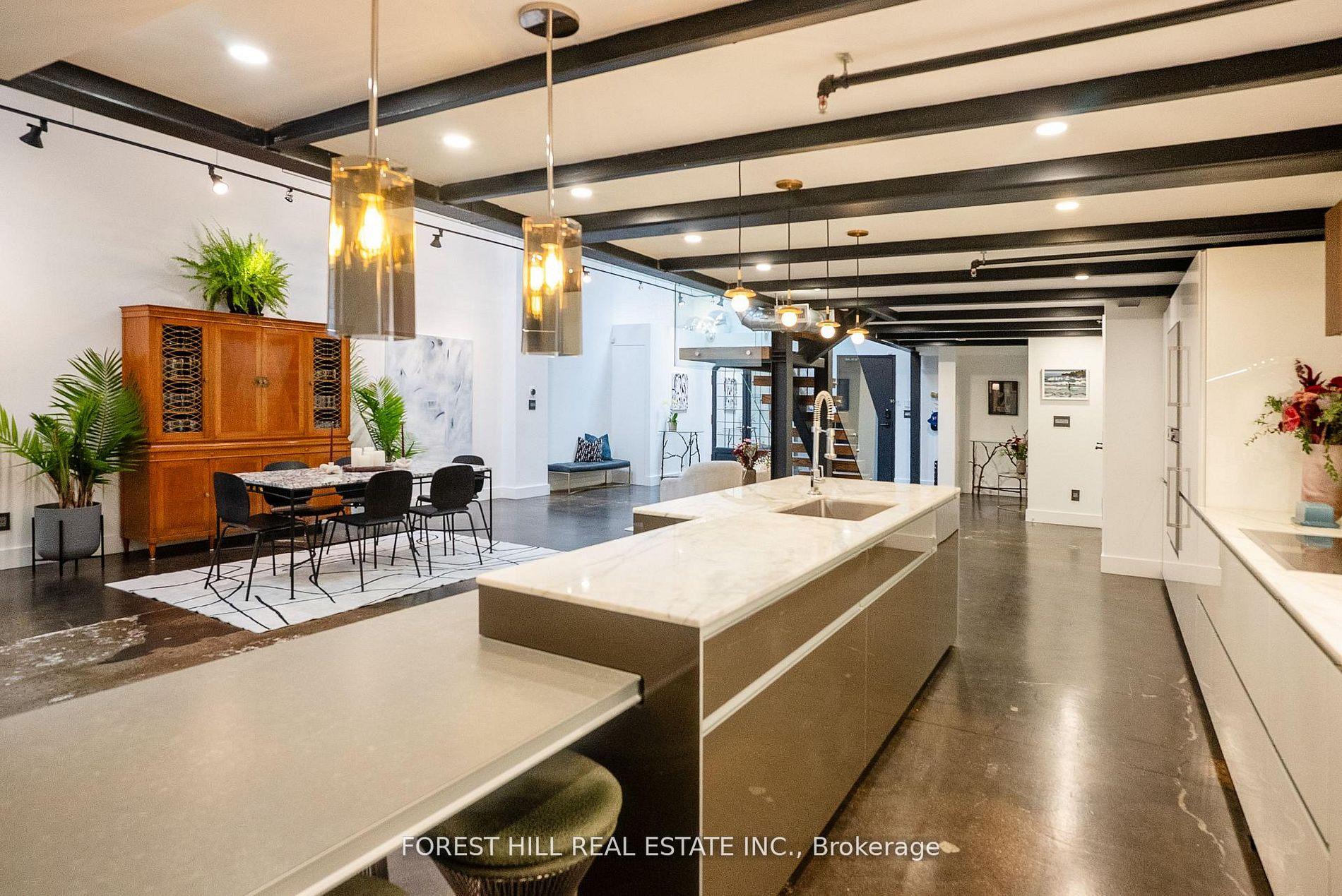 326 Carlaw Avenue 123