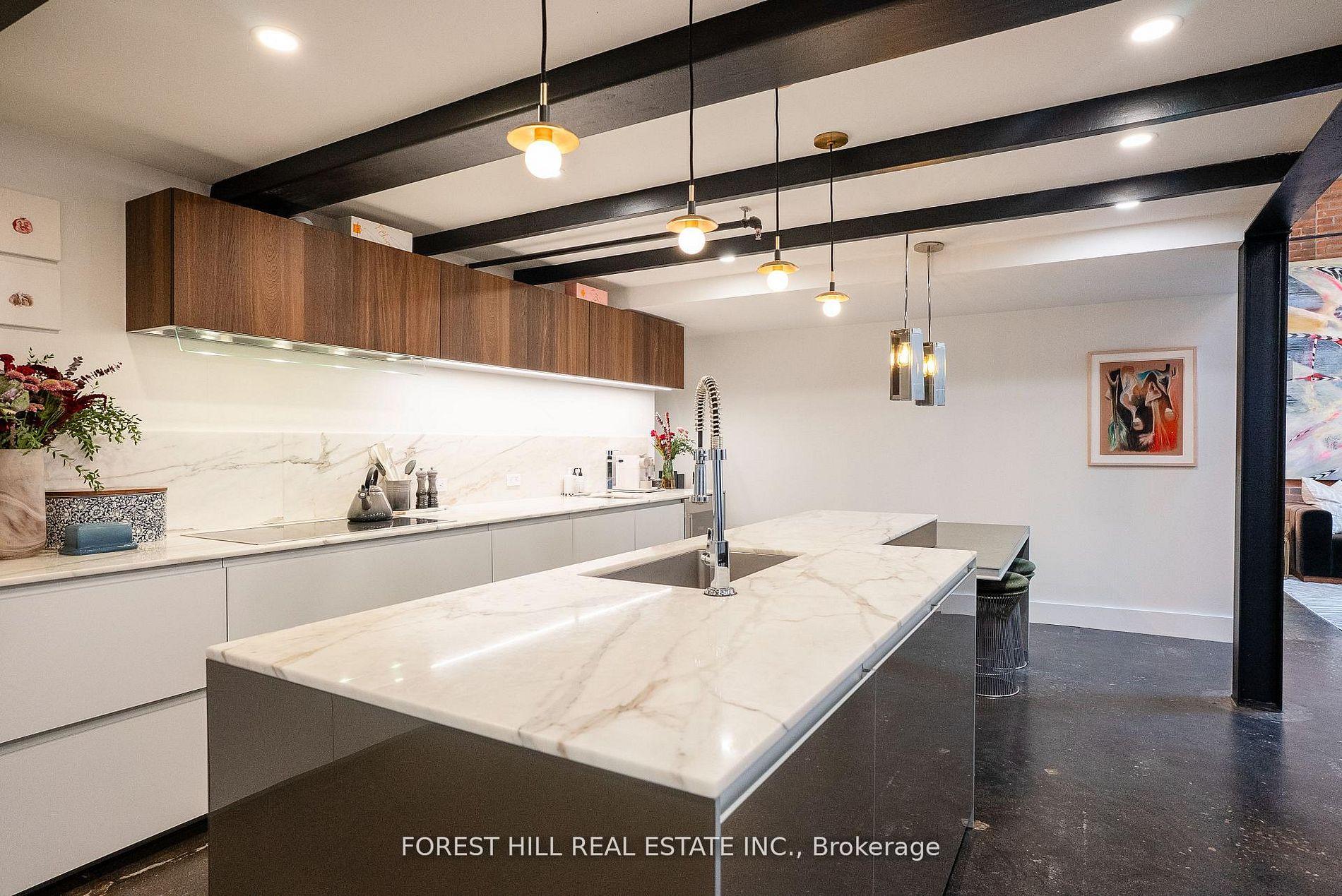 326 Carlaw Avenue 123