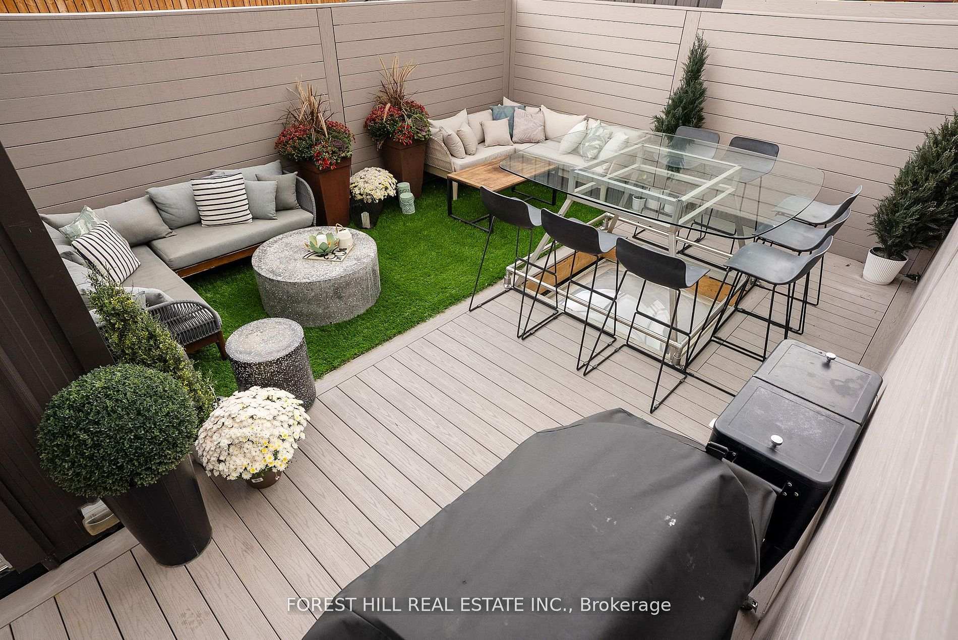 326 Carlaw Avenue 123