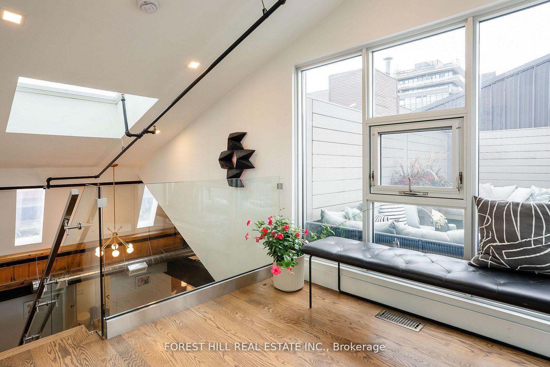 326 Carlaw Avenue 123