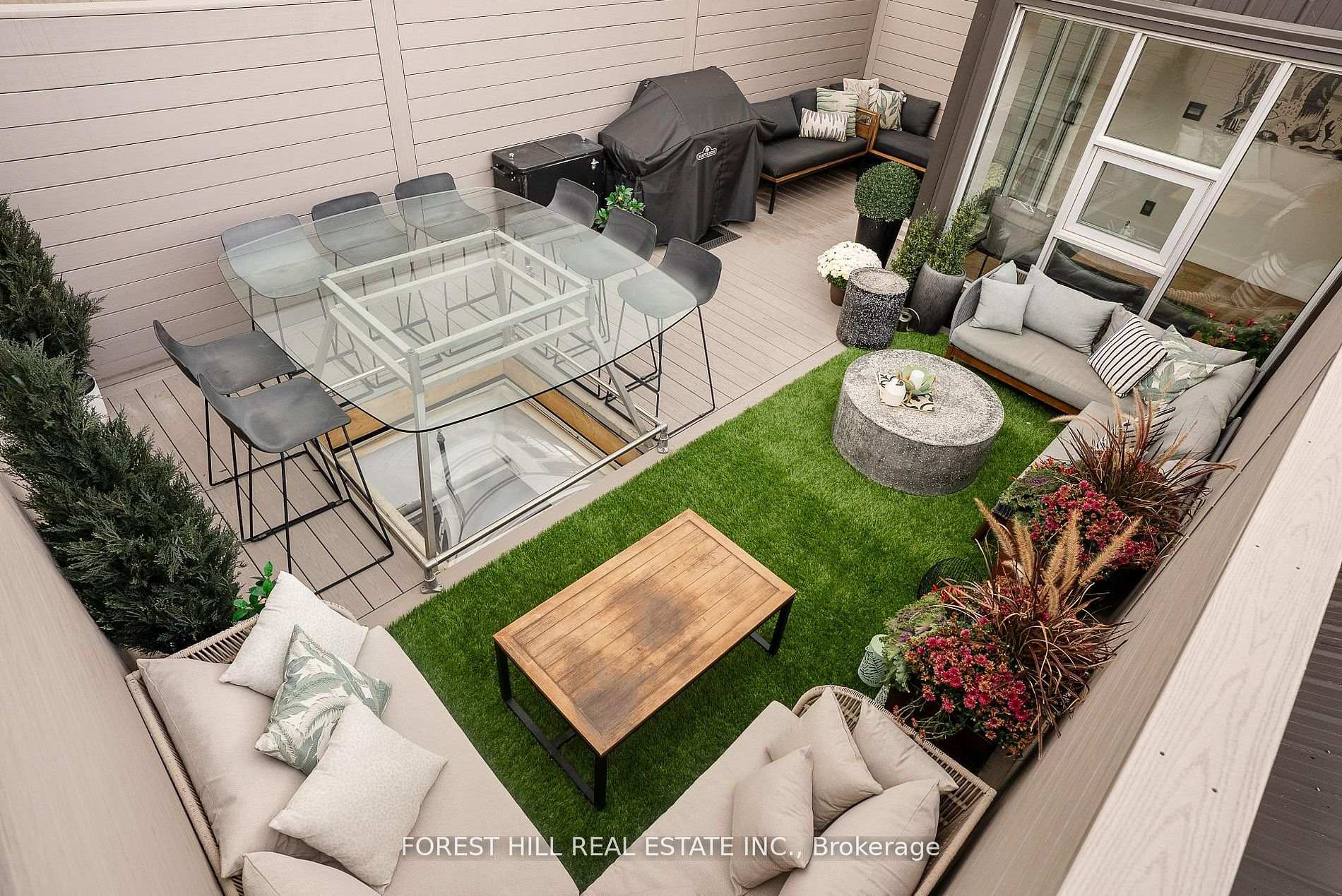 326 Carlaw Avenue 123