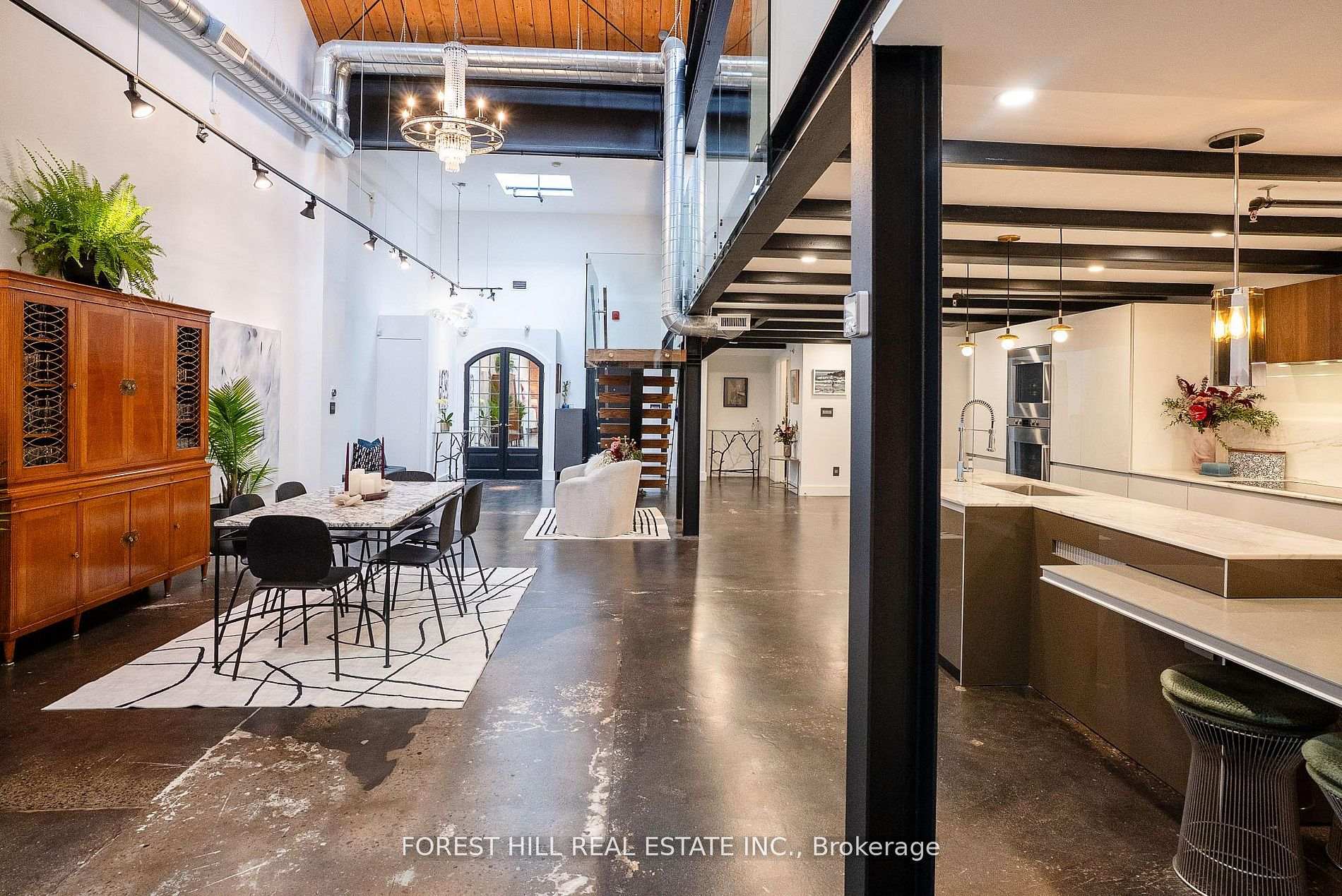 326 Carlaw Avenue 123