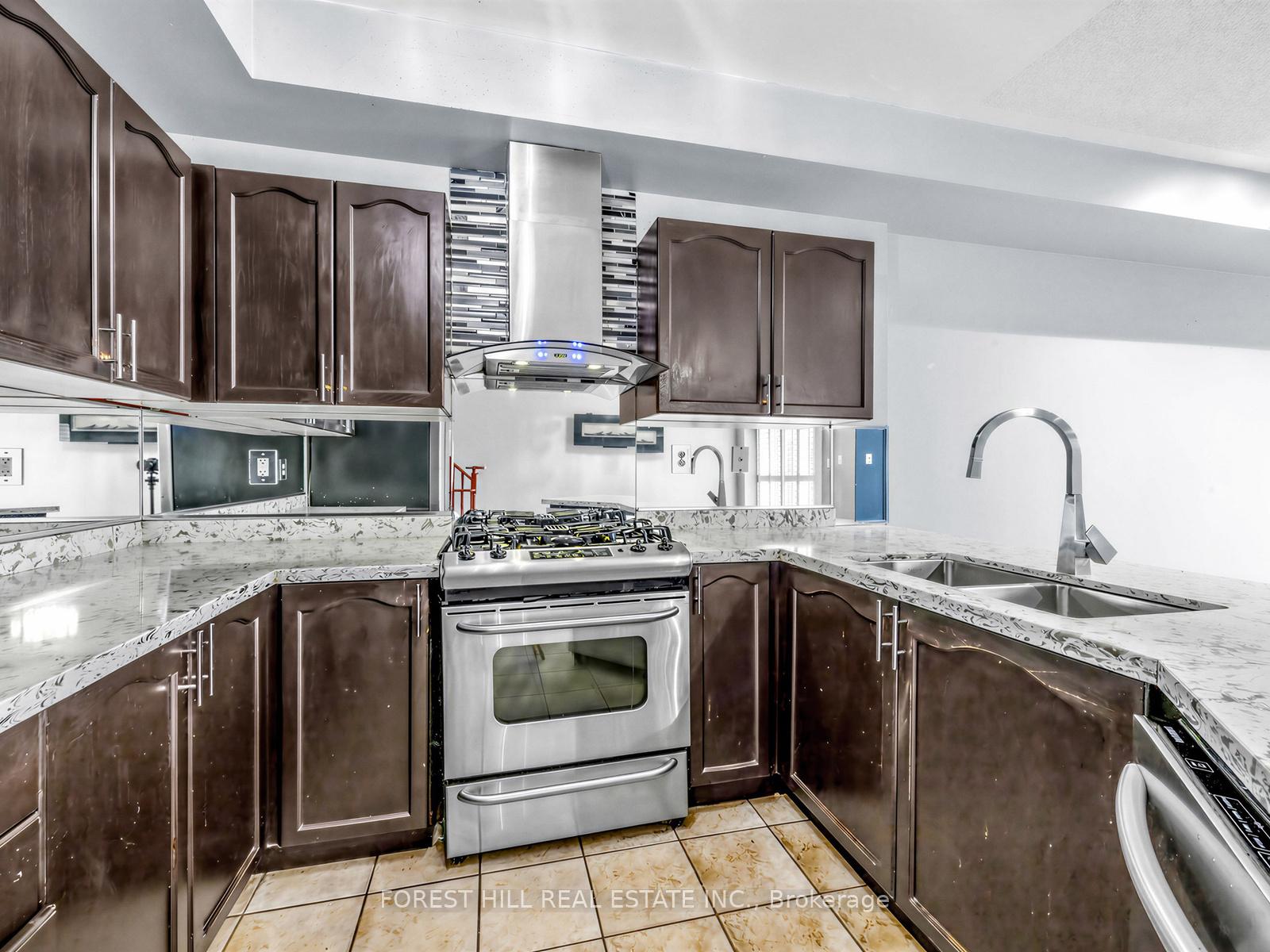 40 Croker Drive S