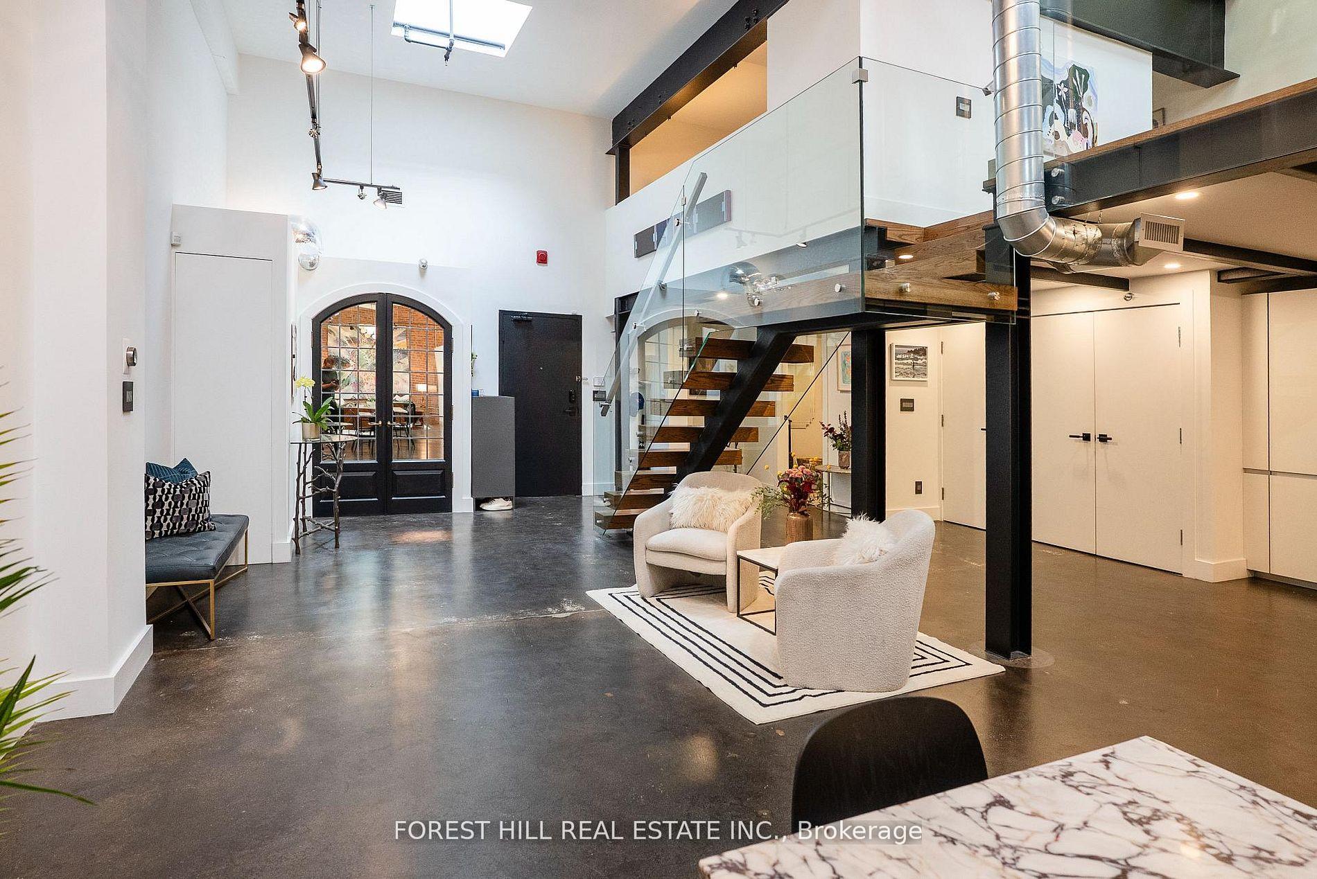 326 Carlaw Avenue 123