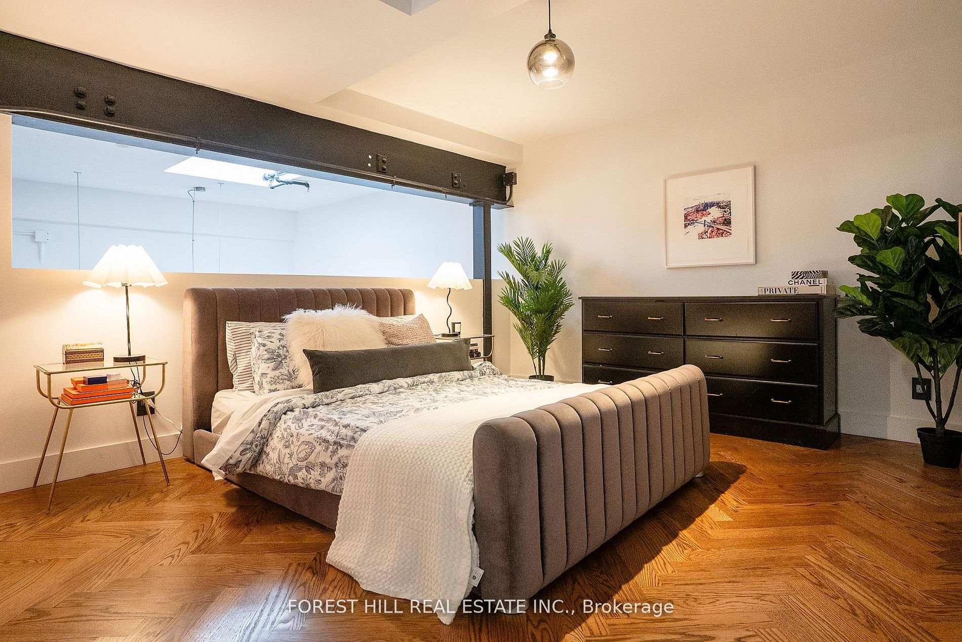 326 Carlaw Avenue 123