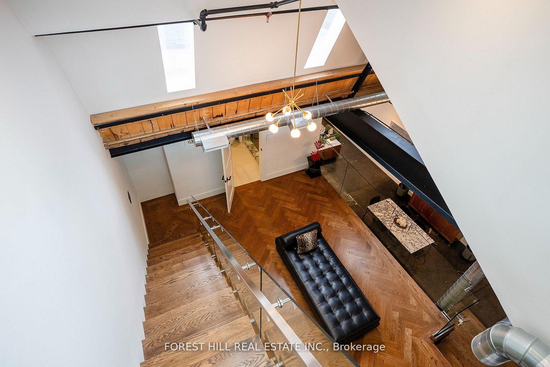 326 Carlaw Avenue 123