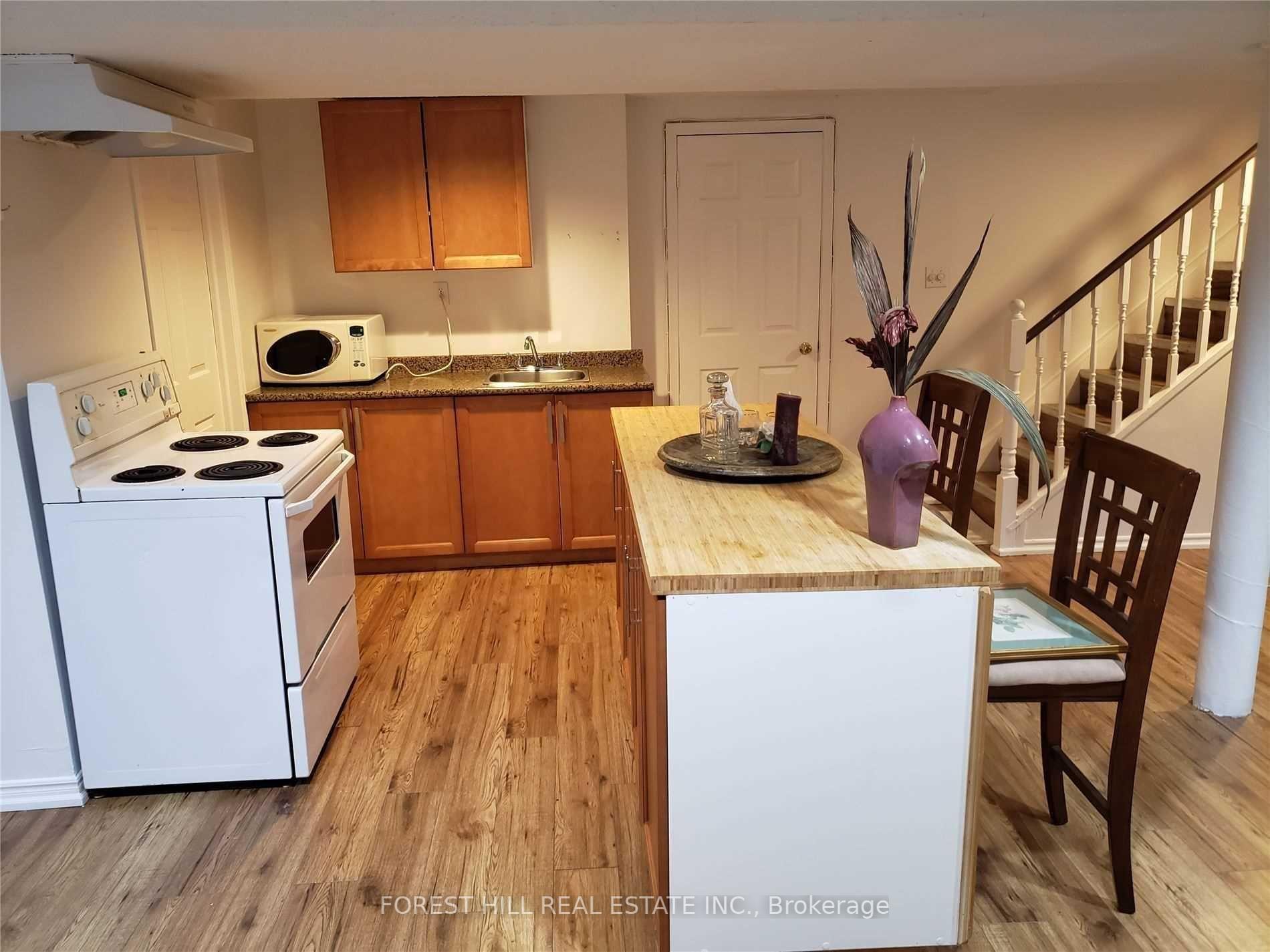 #Lower - 27 Hiram Road Unit: Lower