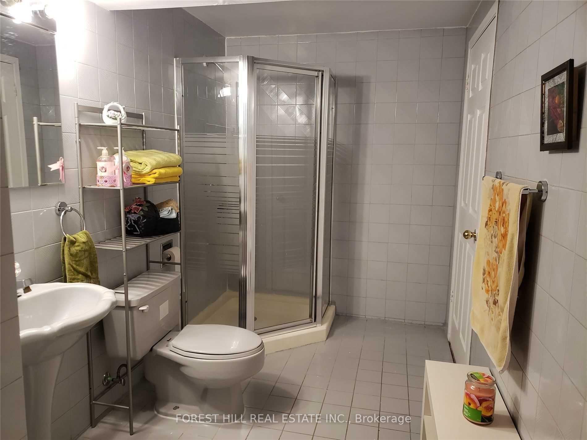 #Lower - 27 Hiram Road Unit: Lower