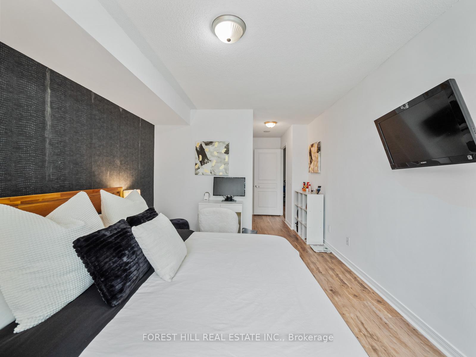 330 Red Maple Road 211