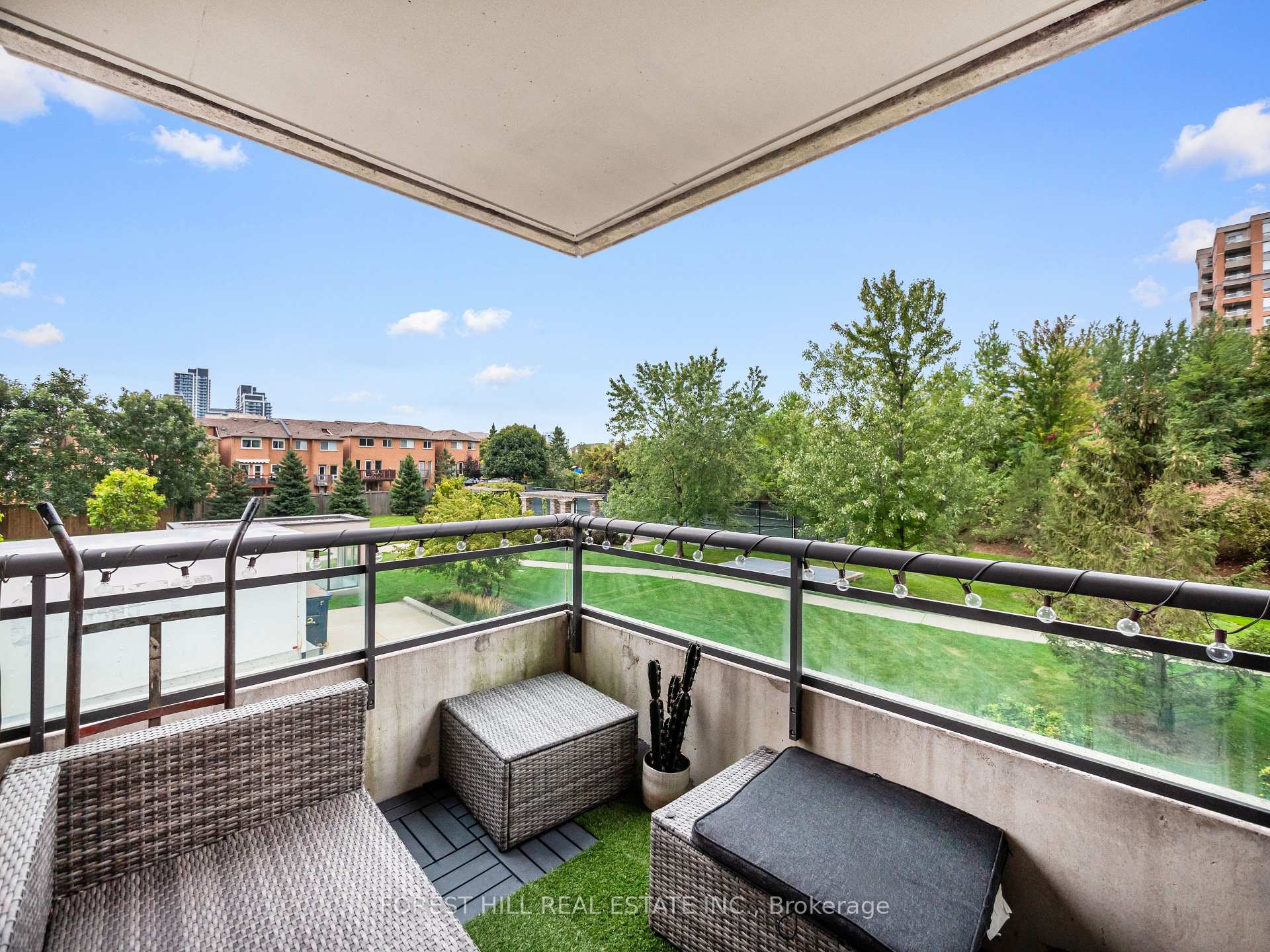 330 Red Maple Road 211