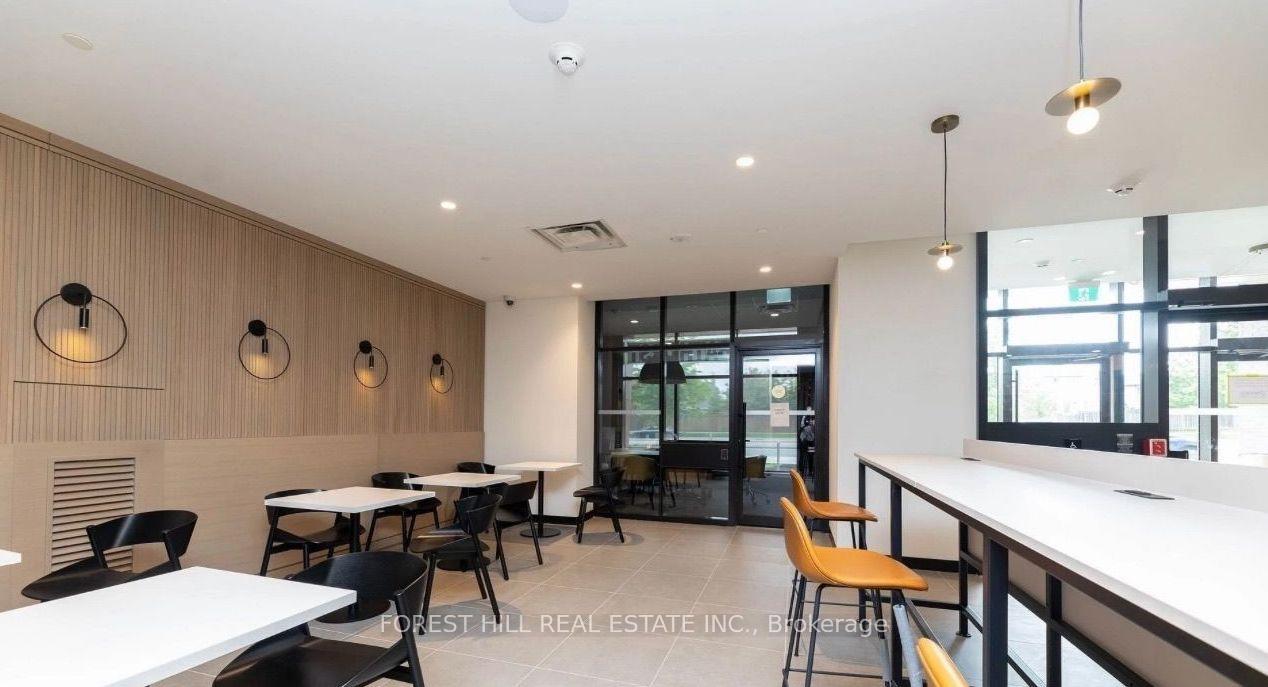 7950 Bathurst Street 1706