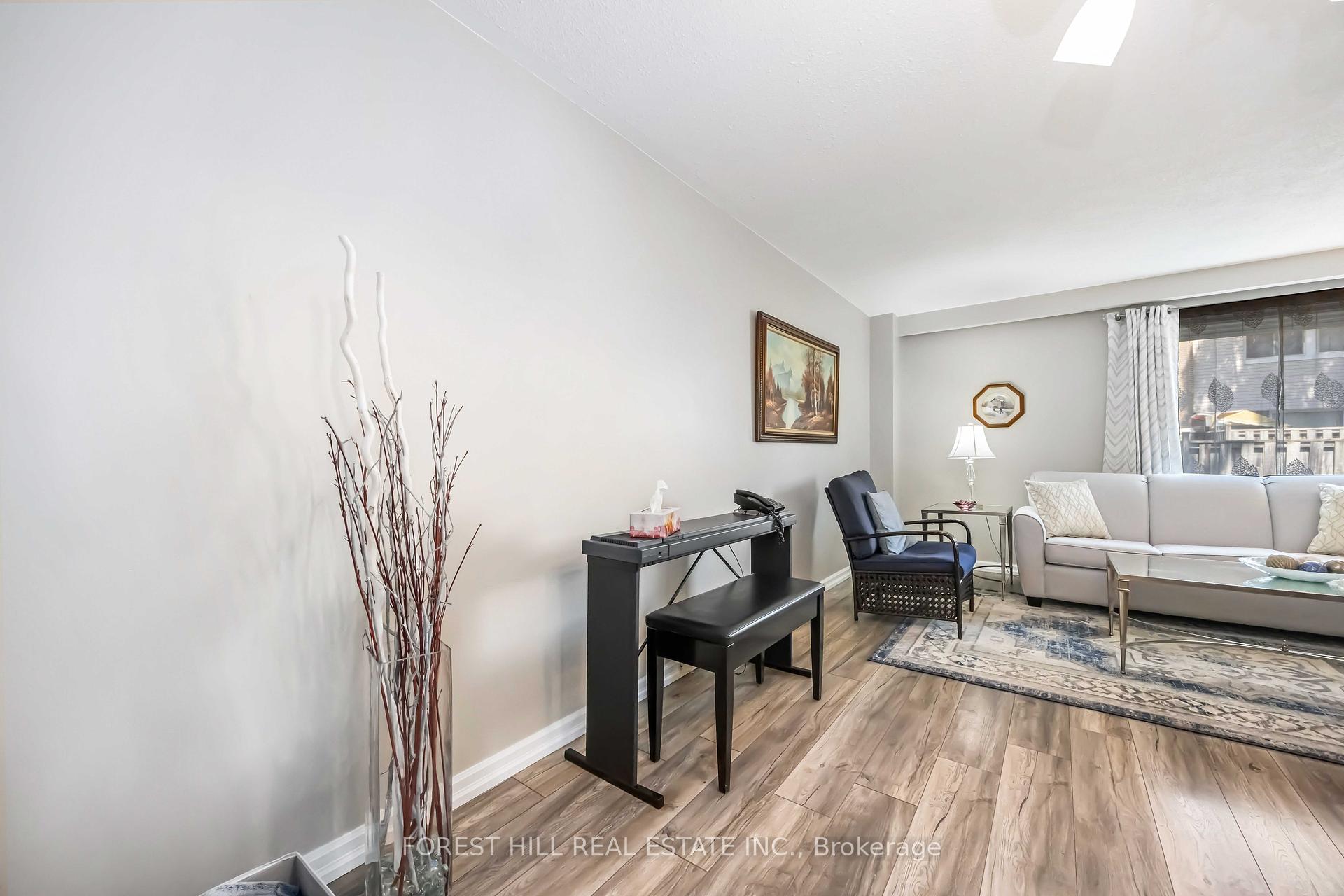 #22 - 435 Silverstone Drive, Toronto Unit: 22