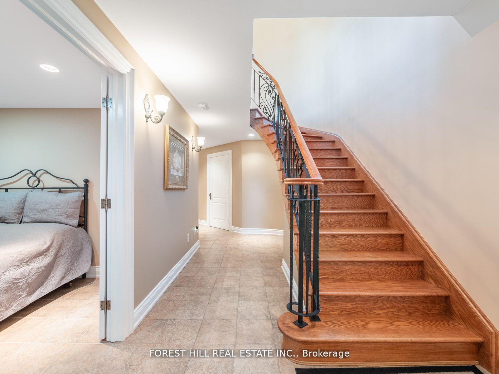 18 Highland Hill, Toronto