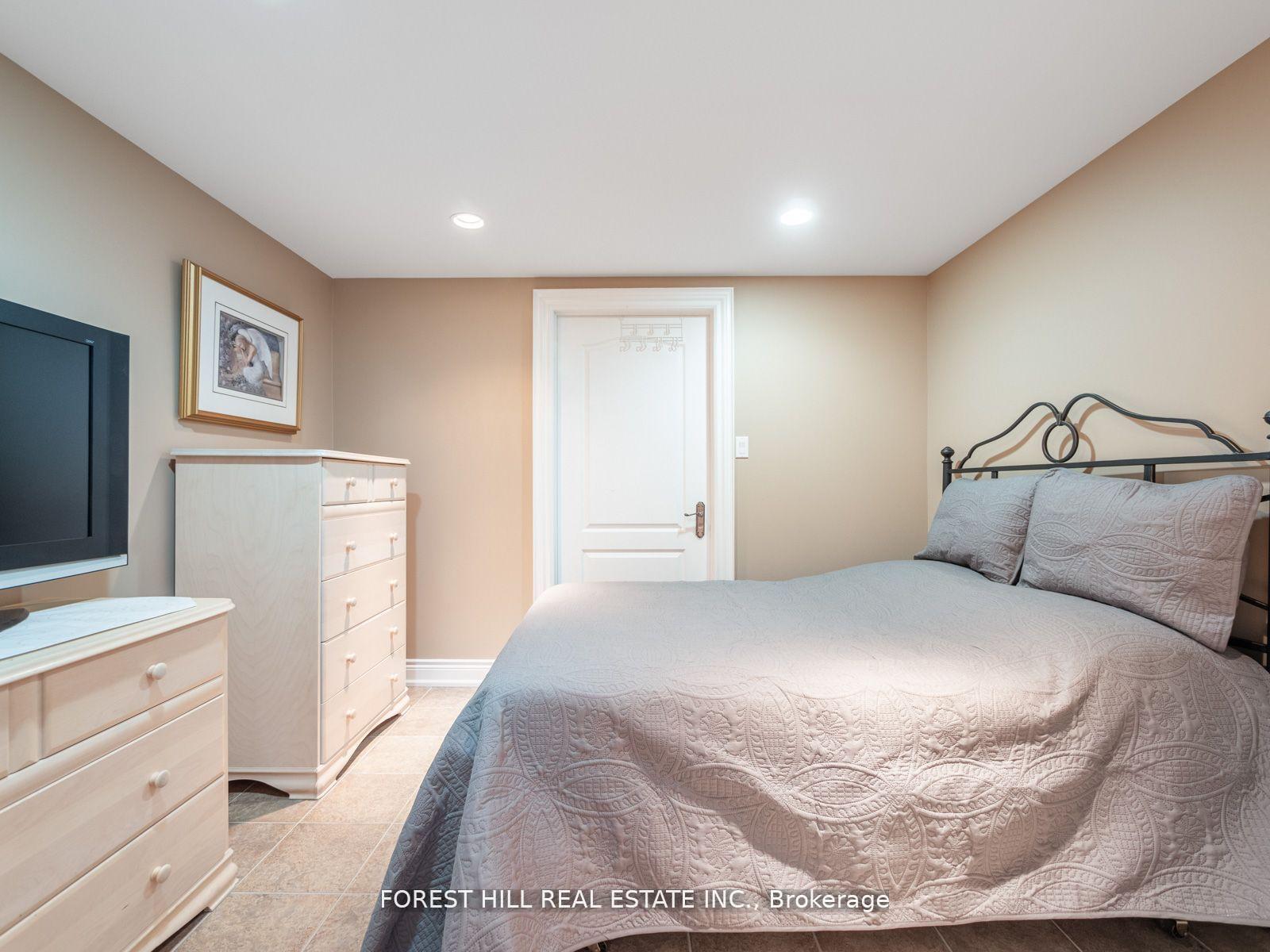 18 Highland Hill, Toronto