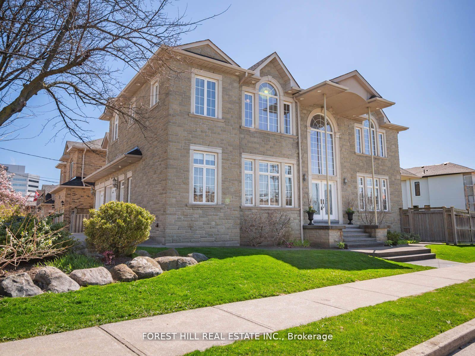 18 Highland Hill, Toronto