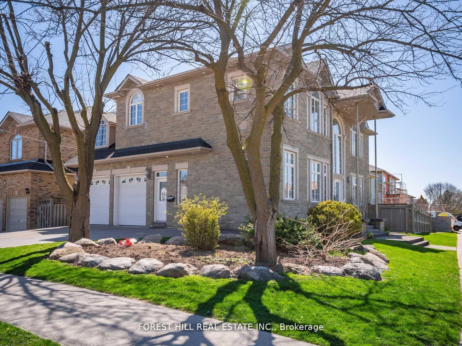 18 Highland Hill, Toronto