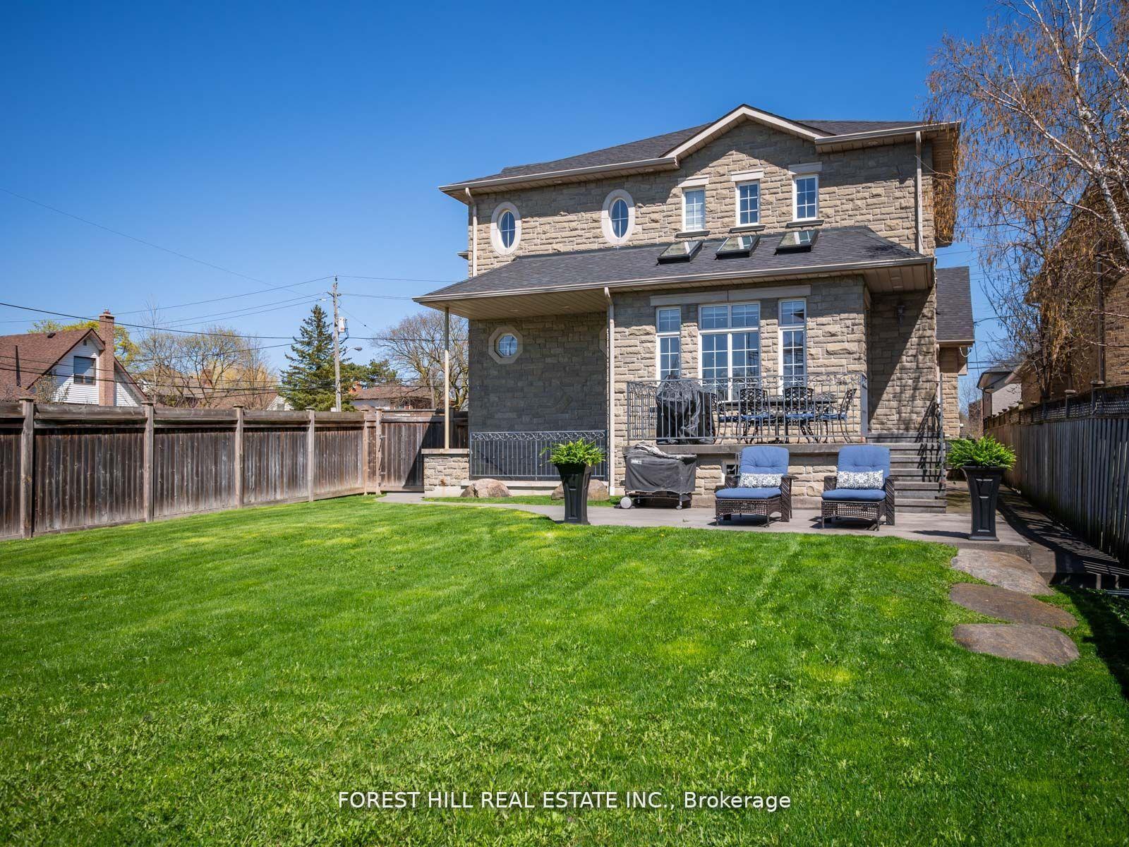 18 Highland Hill, Toronto
