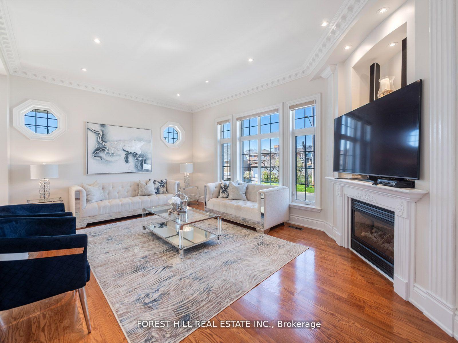 18 Highland Hill, Toronto