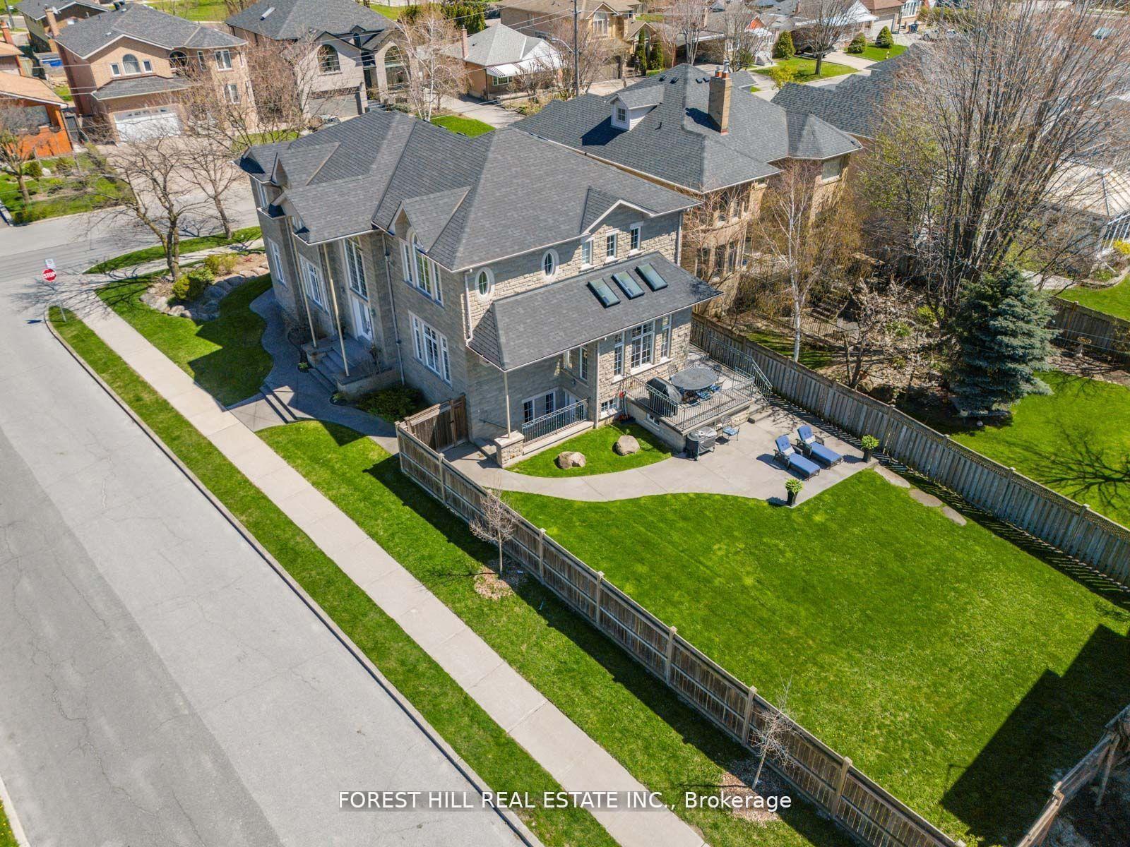 18 Highland Hill, Toronto