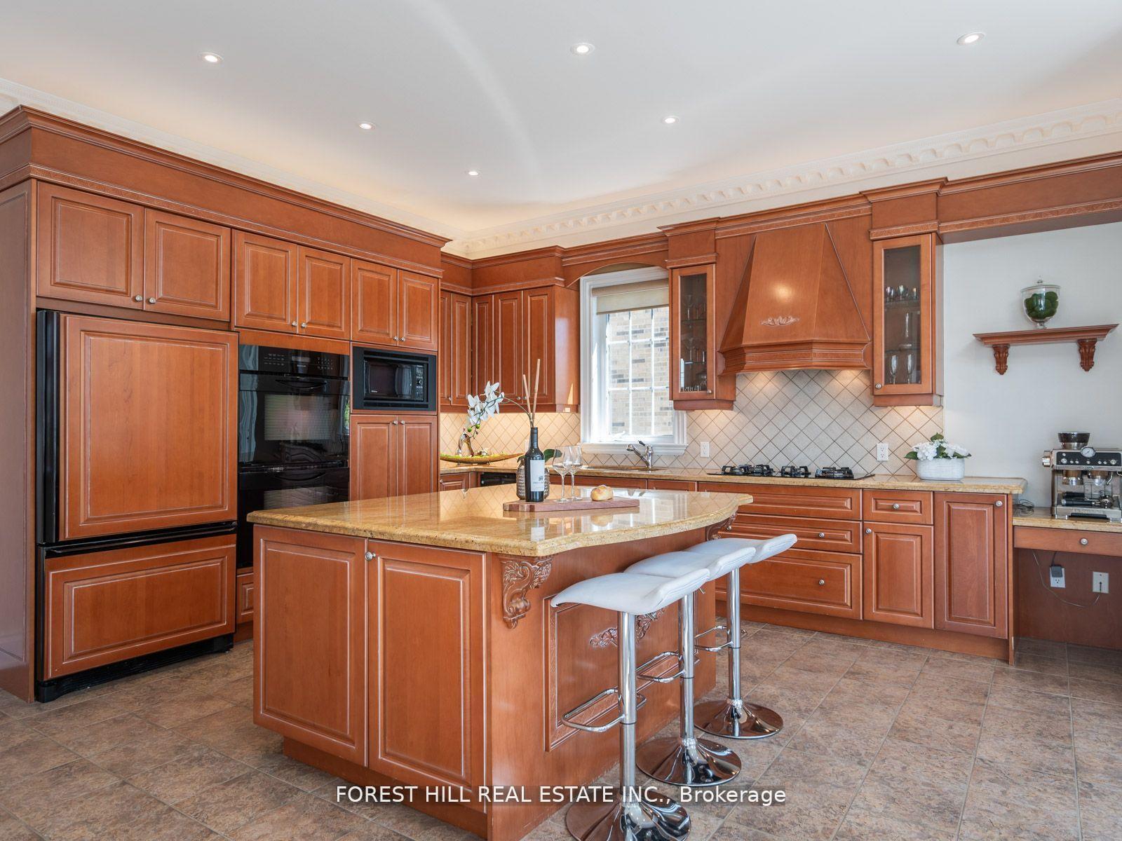 18 Highland Hill, Toronto