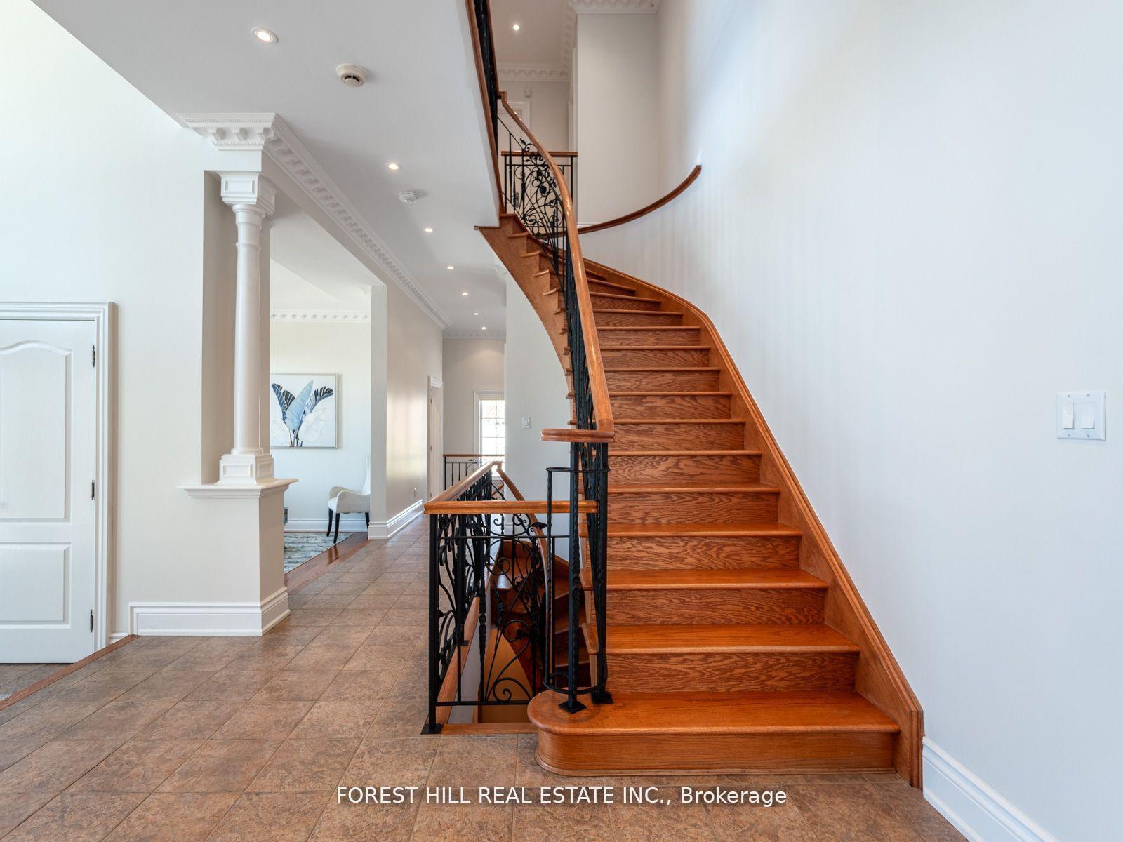 18 Highland Hill, Toronto