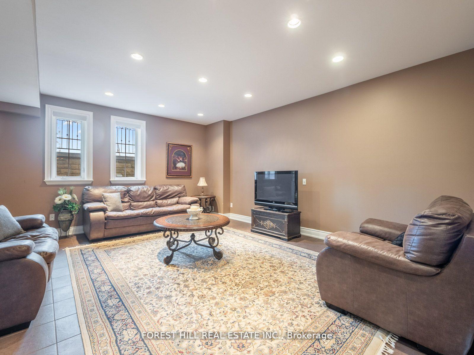 18 Highland Hill, Toronto