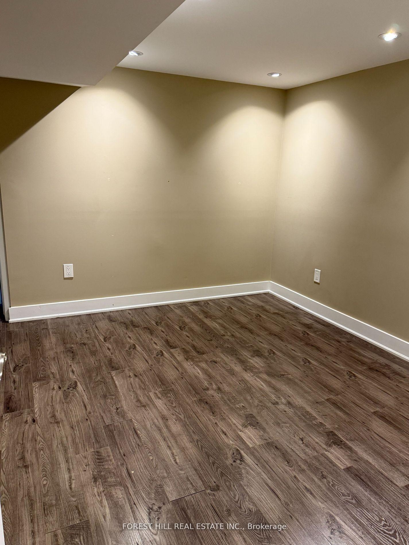 #Lower - 166 Schell Avenue, Toronto Unit: Lower