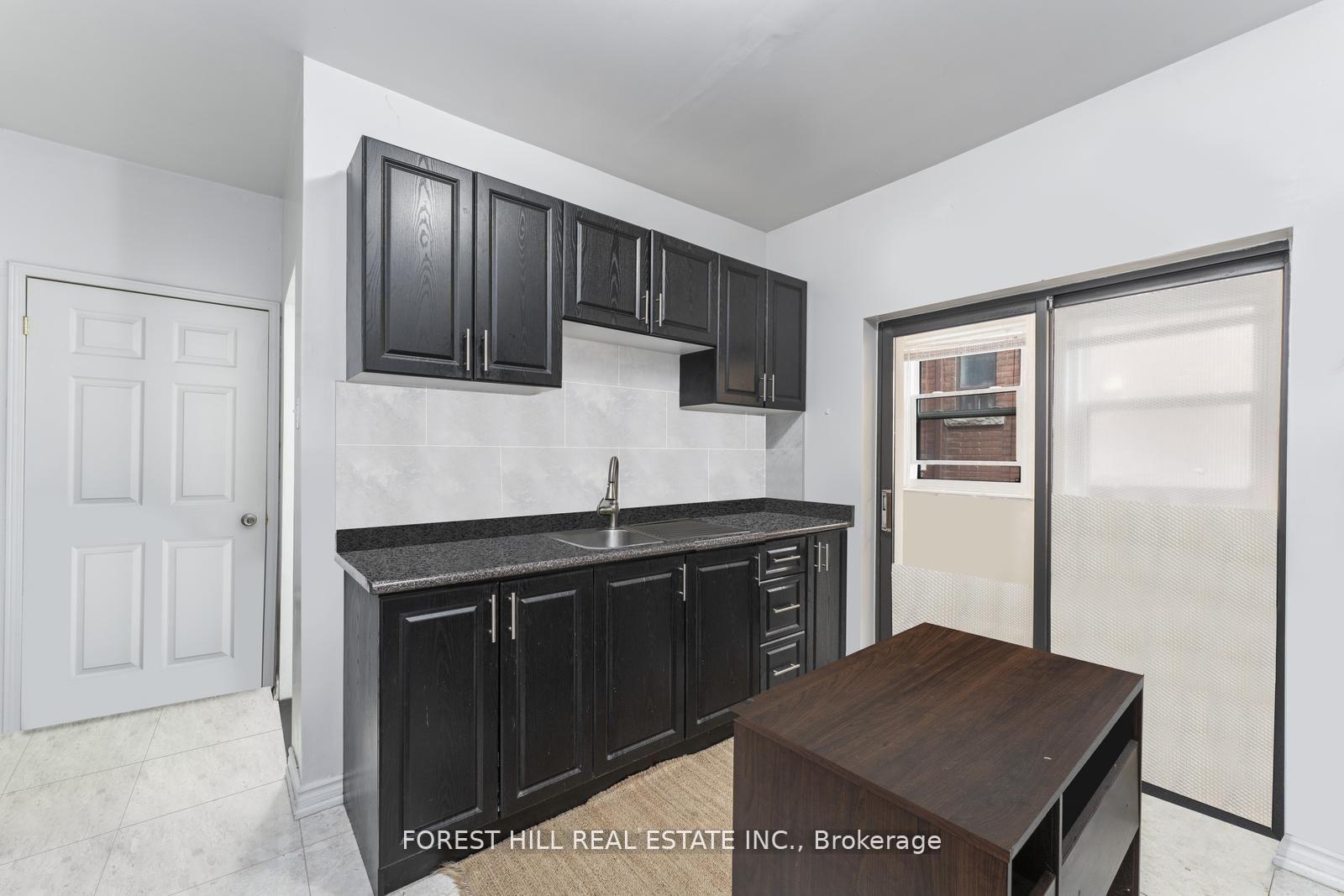 1046 Dovercourt Road, Toronto W02