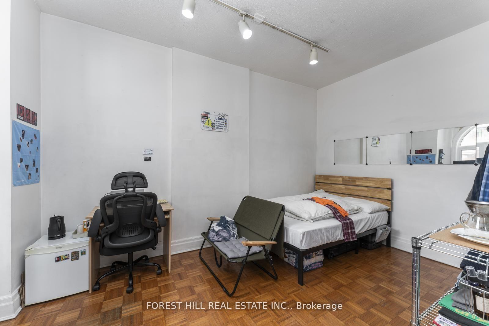 1046 Dovercourt Road, Toronto W02
