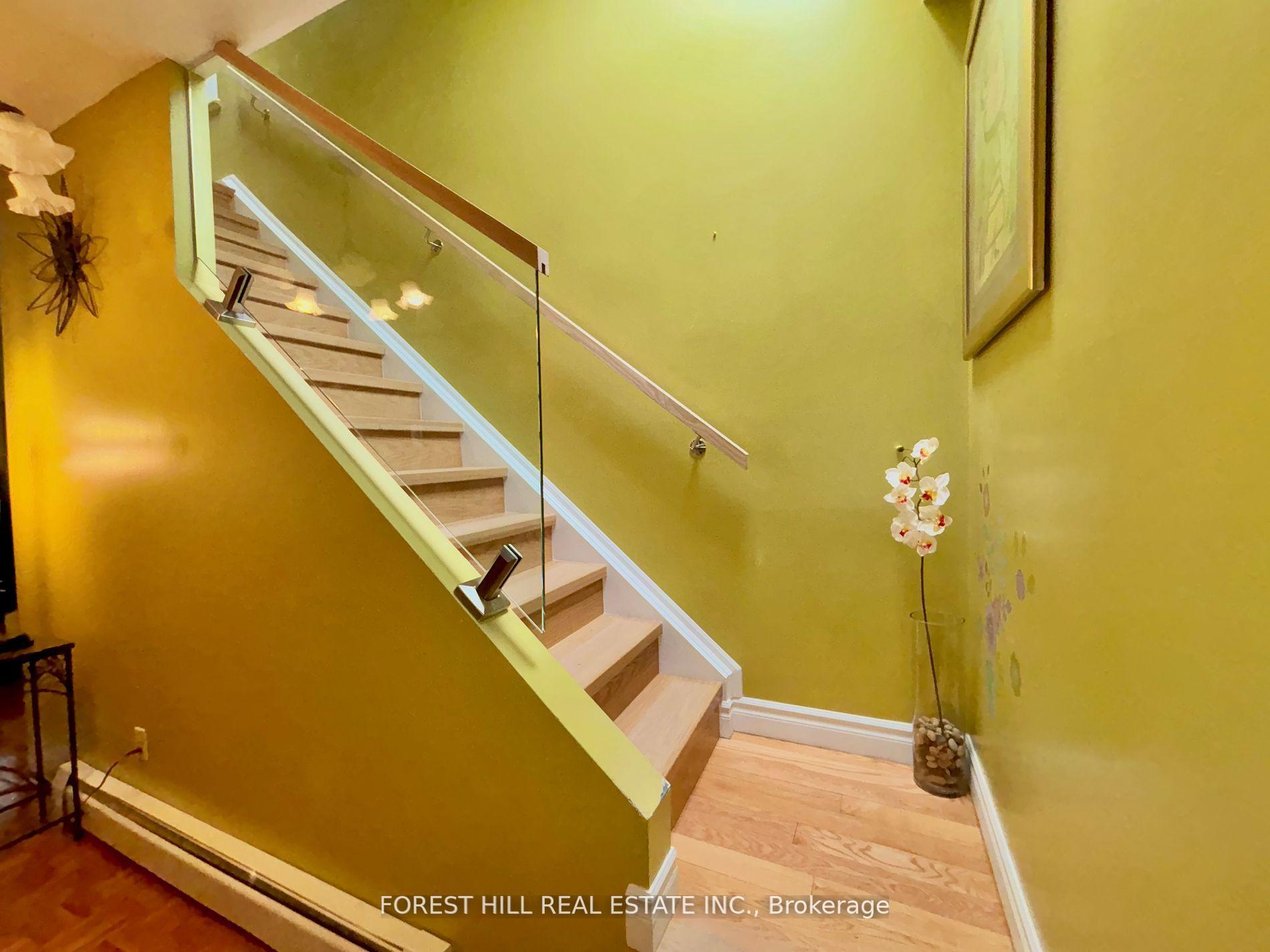 1046 Dovercourt Road, Toronto W02